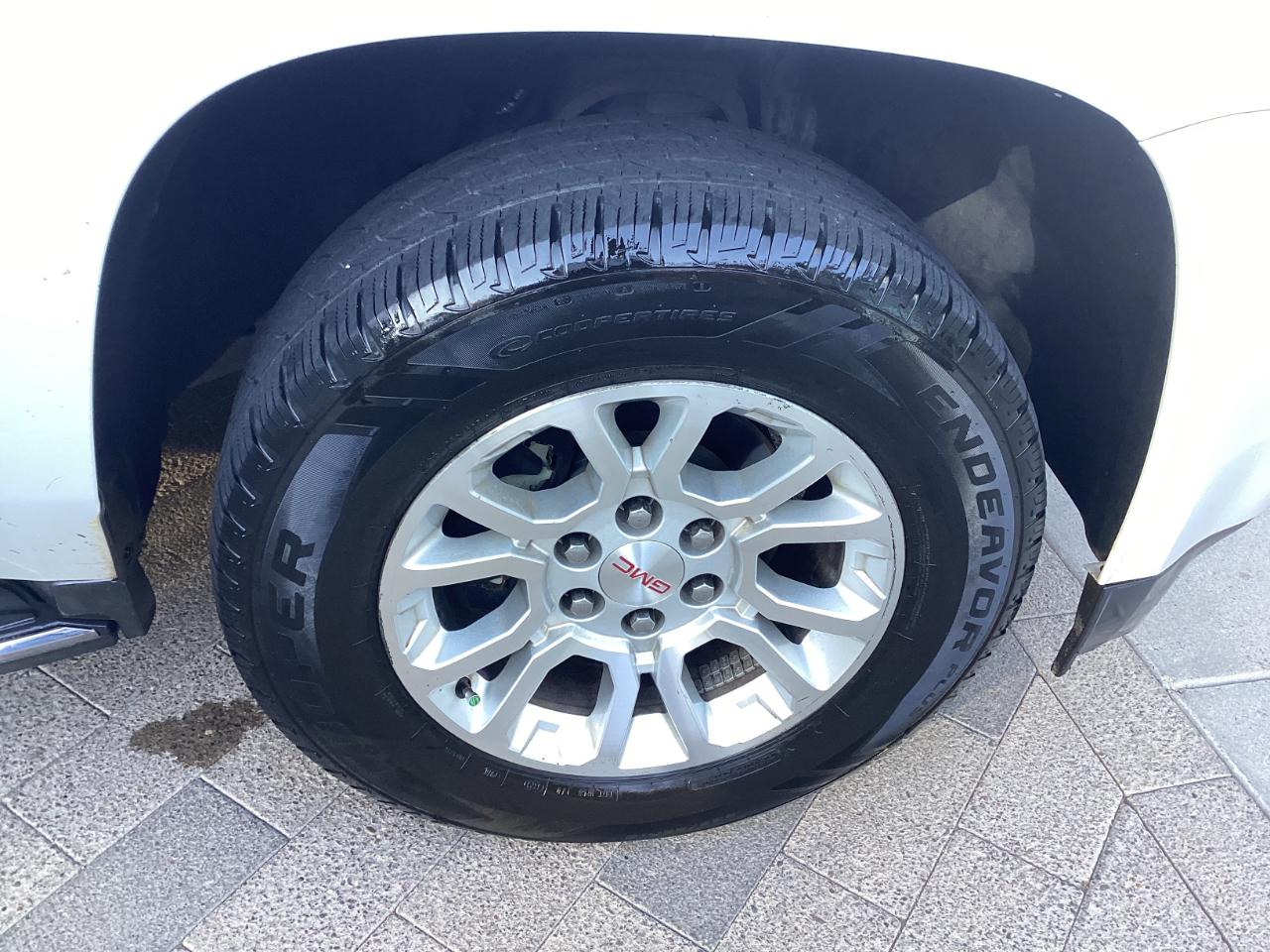 GMC Yukon XL SLE 1/2 Ton 2WD 2015
