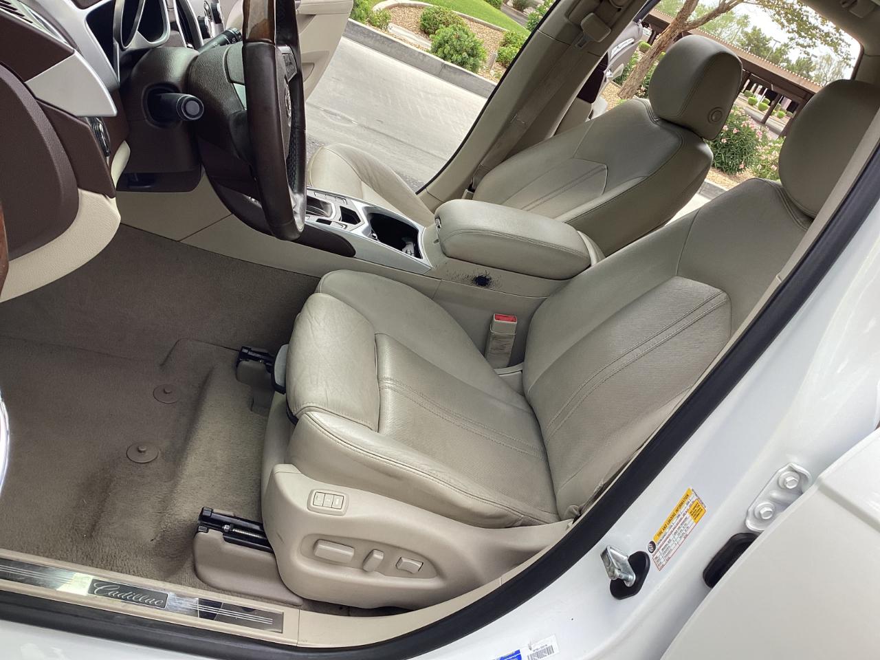 Cadillac SRX Luxury 2012