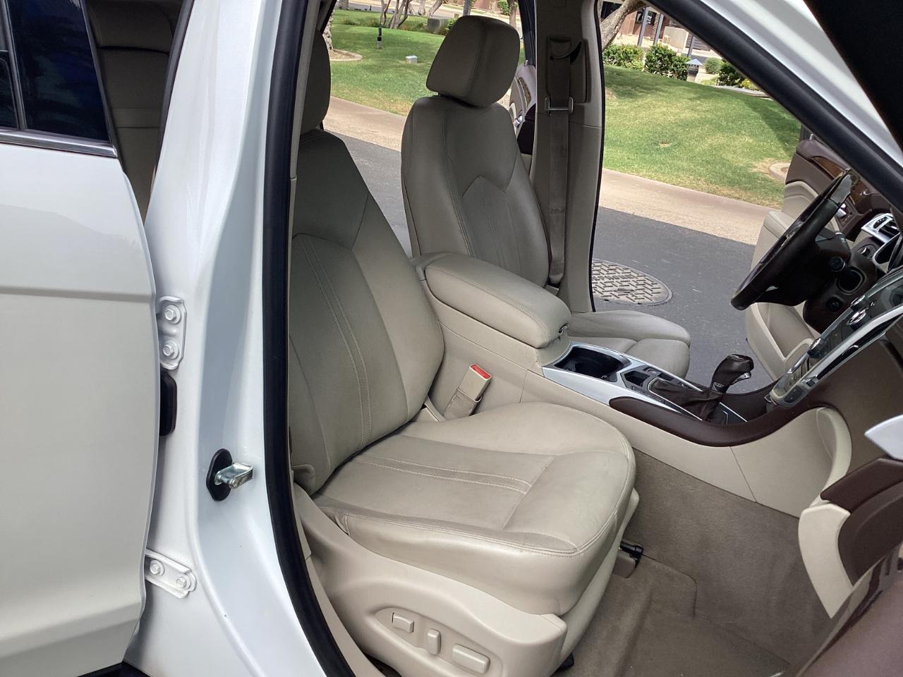 Cadillac SRX Luxury 2012