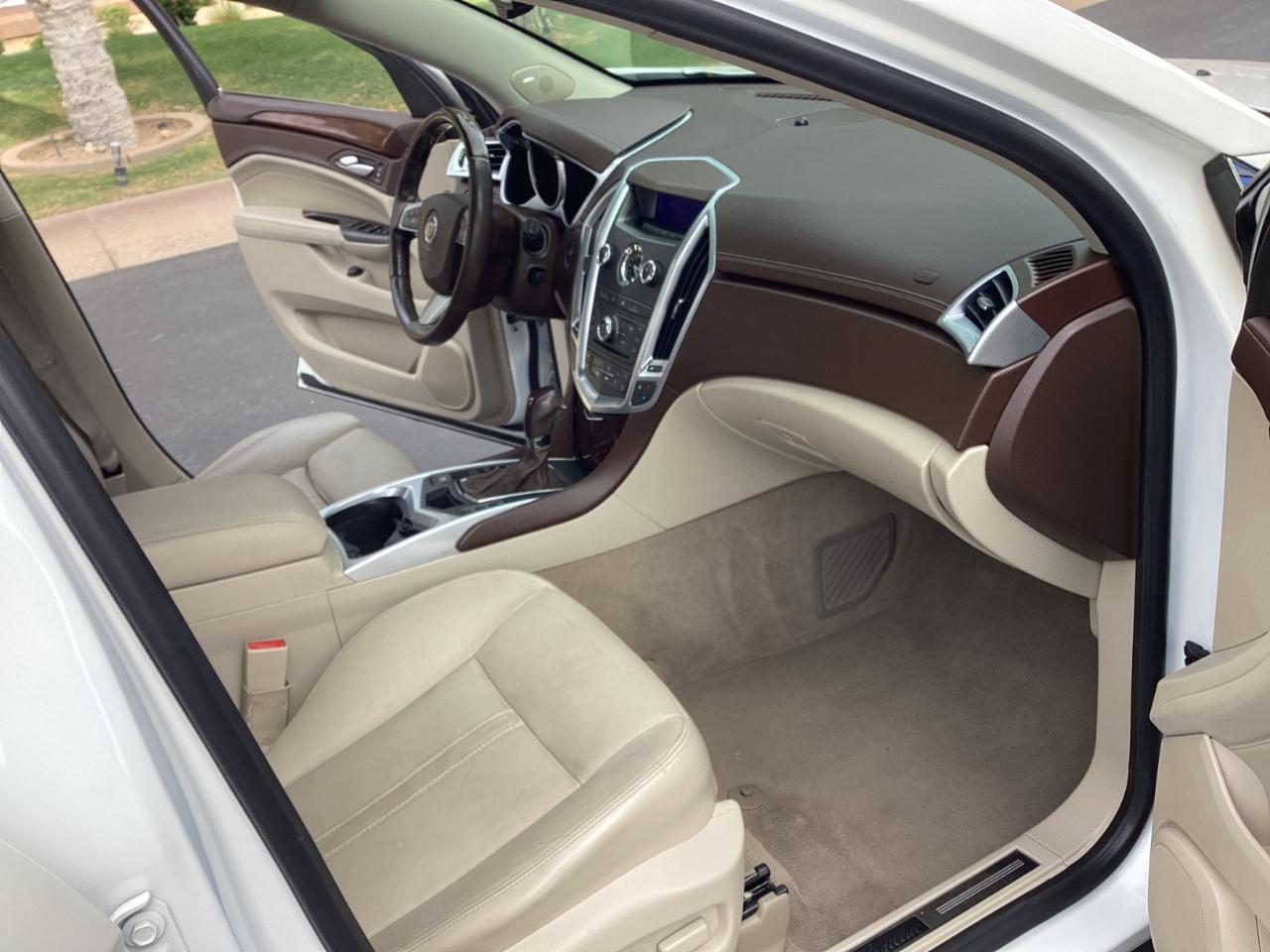 Cadillac SRX Luxury 2012