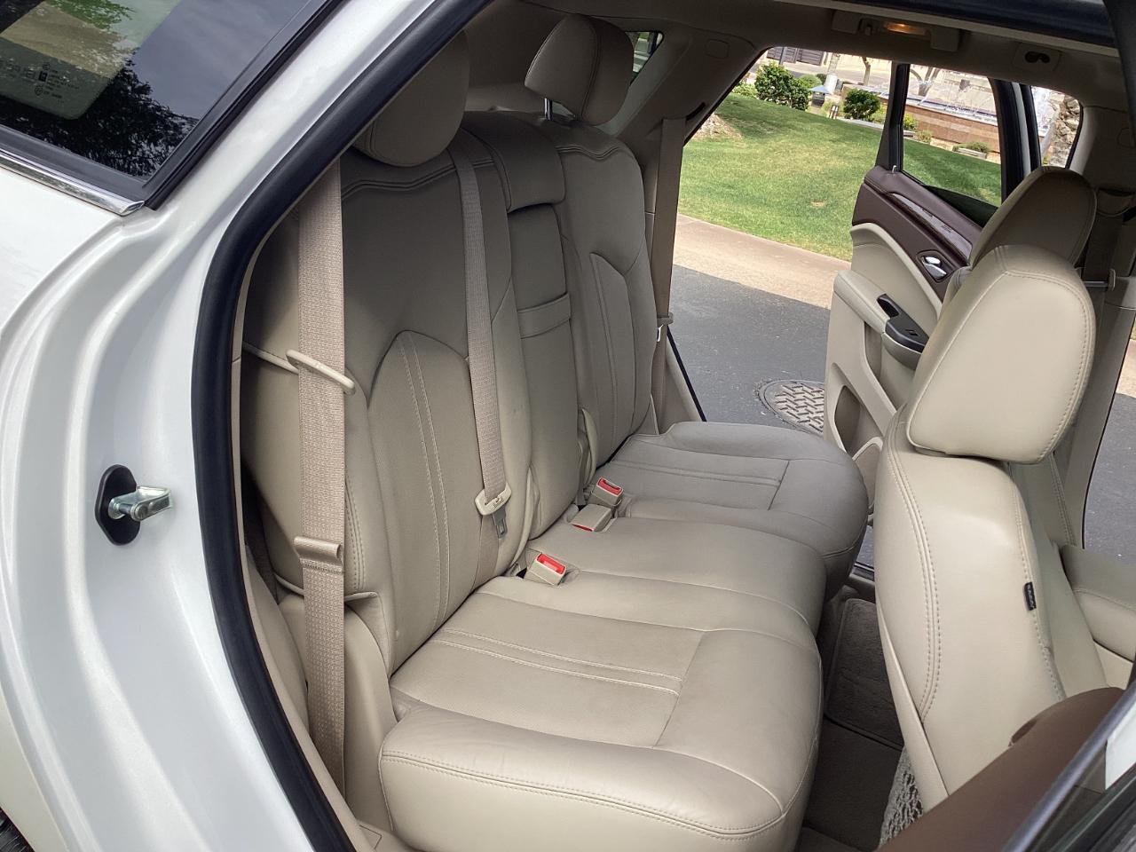 Cadillac SRX Luxury 2012