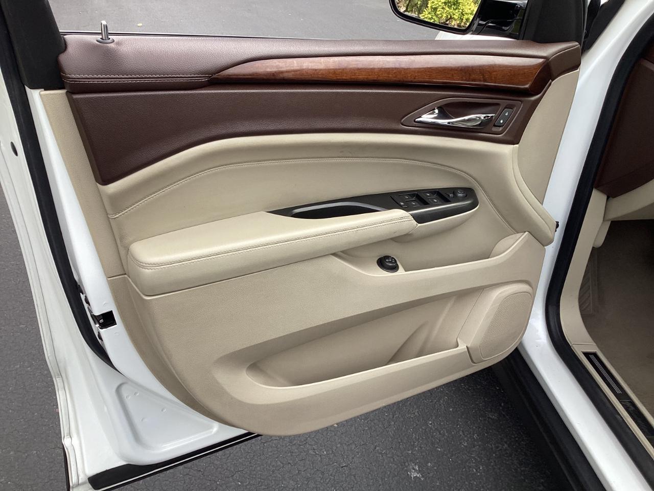 Cadillac SRX Luxury 2012