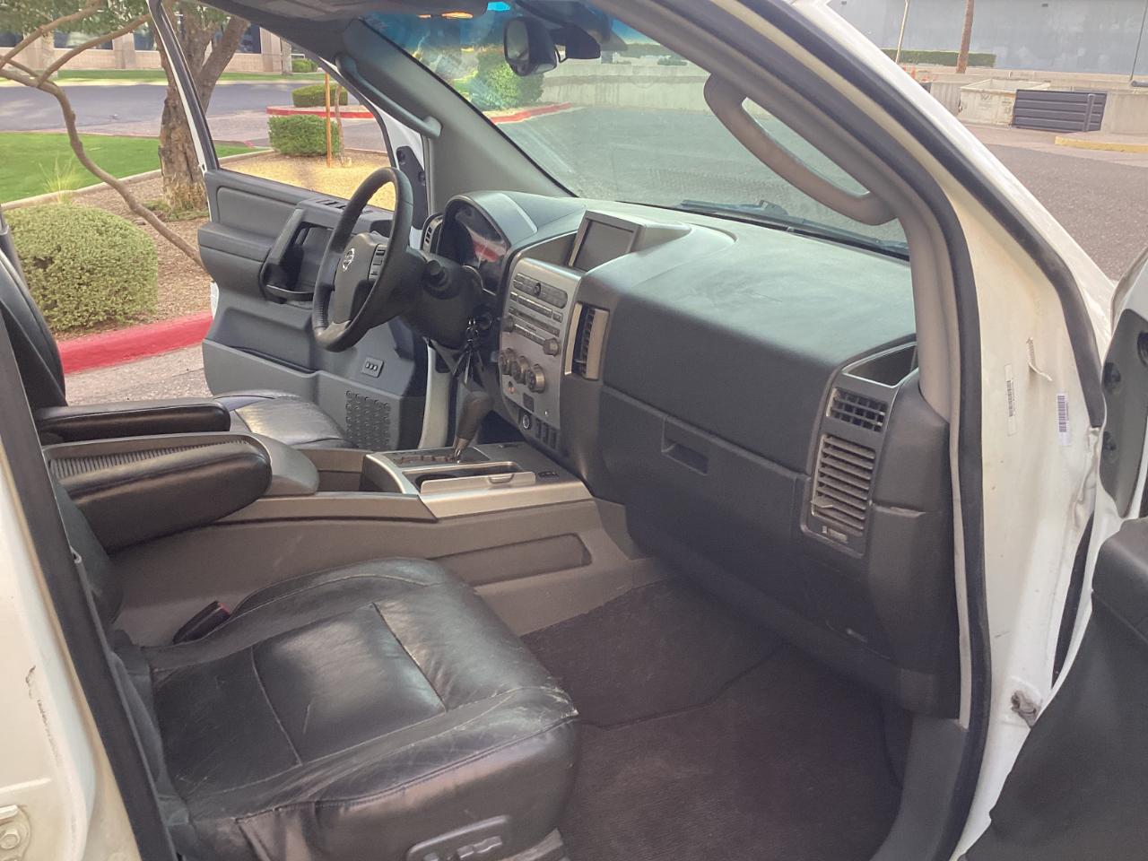 Nissan Titan XE Crew Cab 4WD 2005