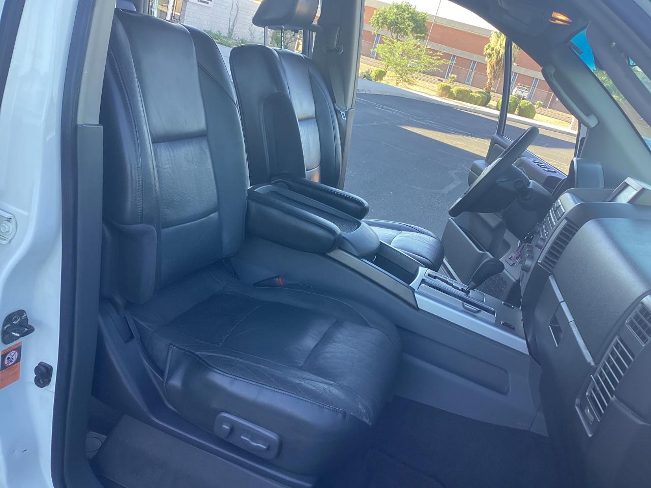 Nissan Titan XE Crew Cab 4WD 2005