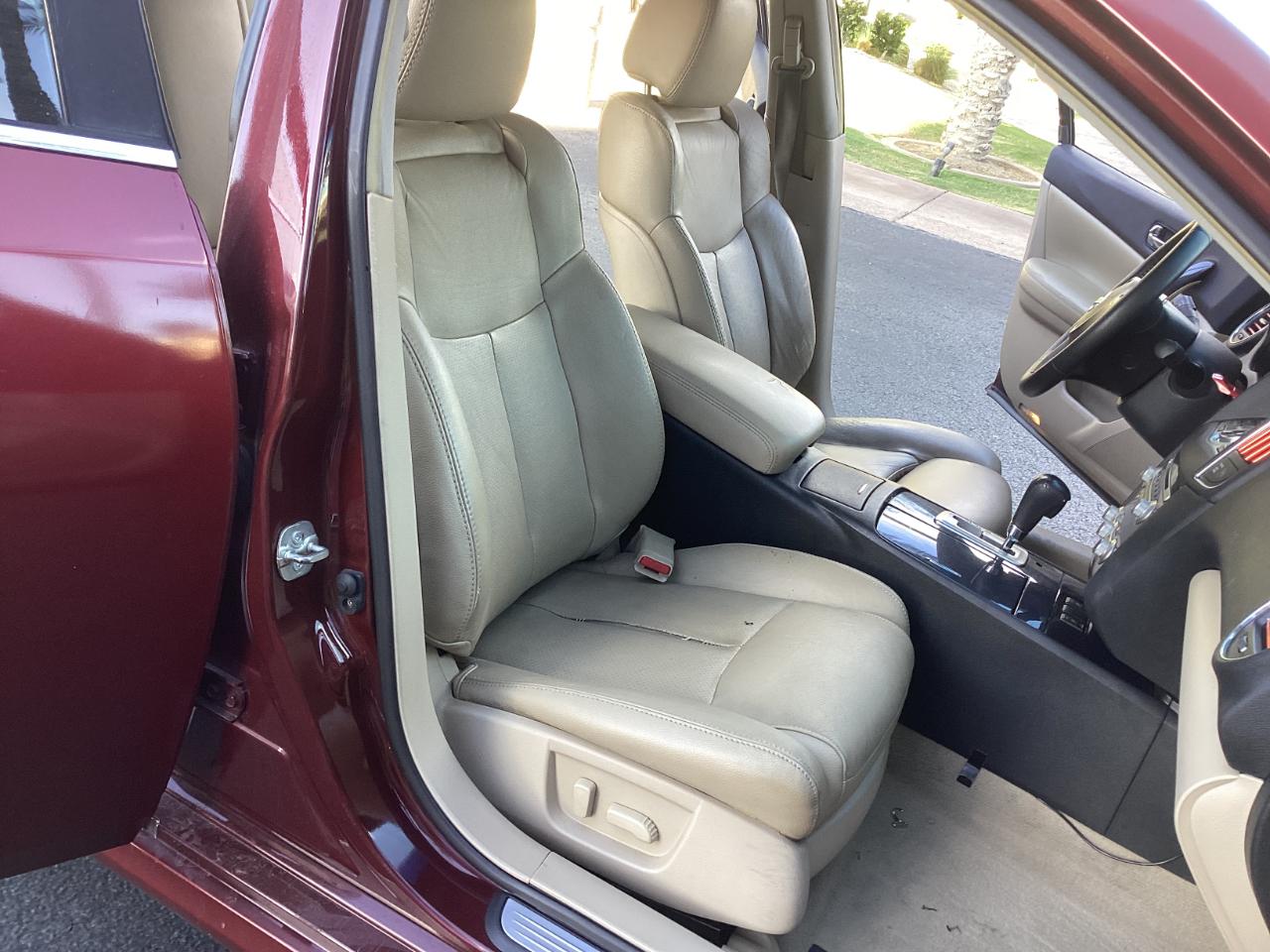 Nissan Maxima SV 2012