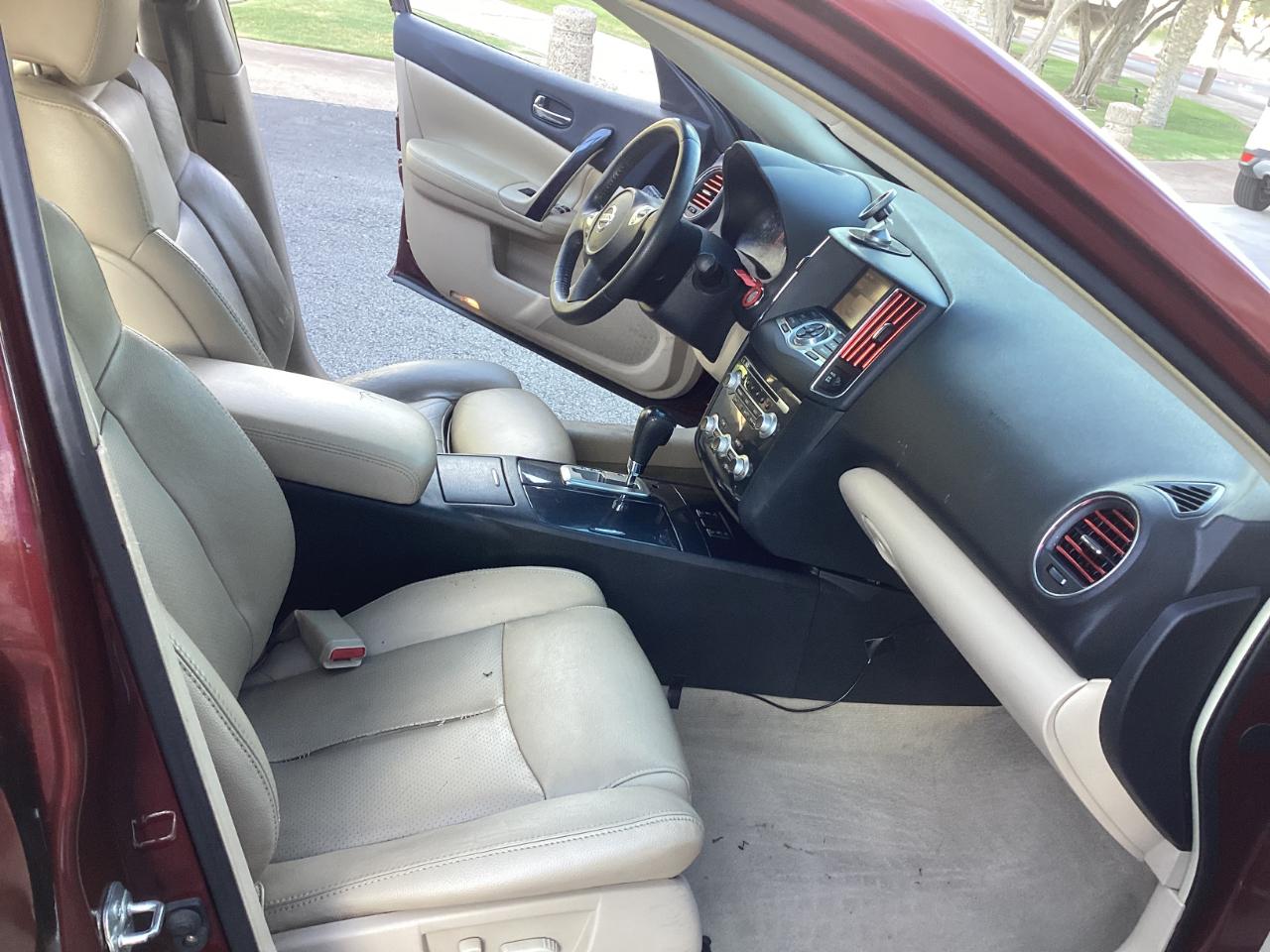 Nissan Maxima SV 2012