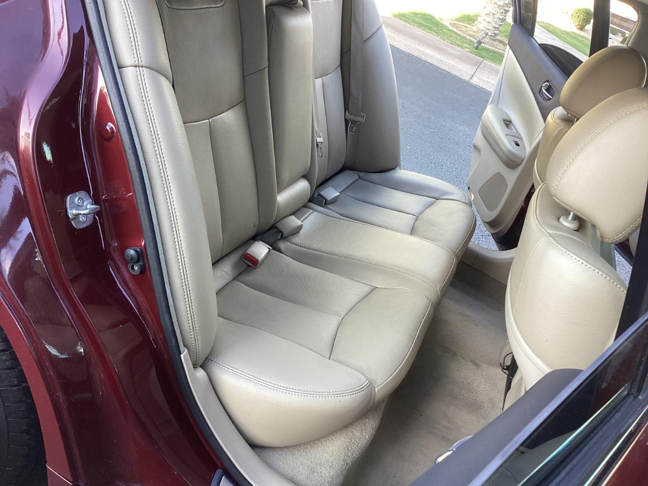 Nissan Maxima SV 2012