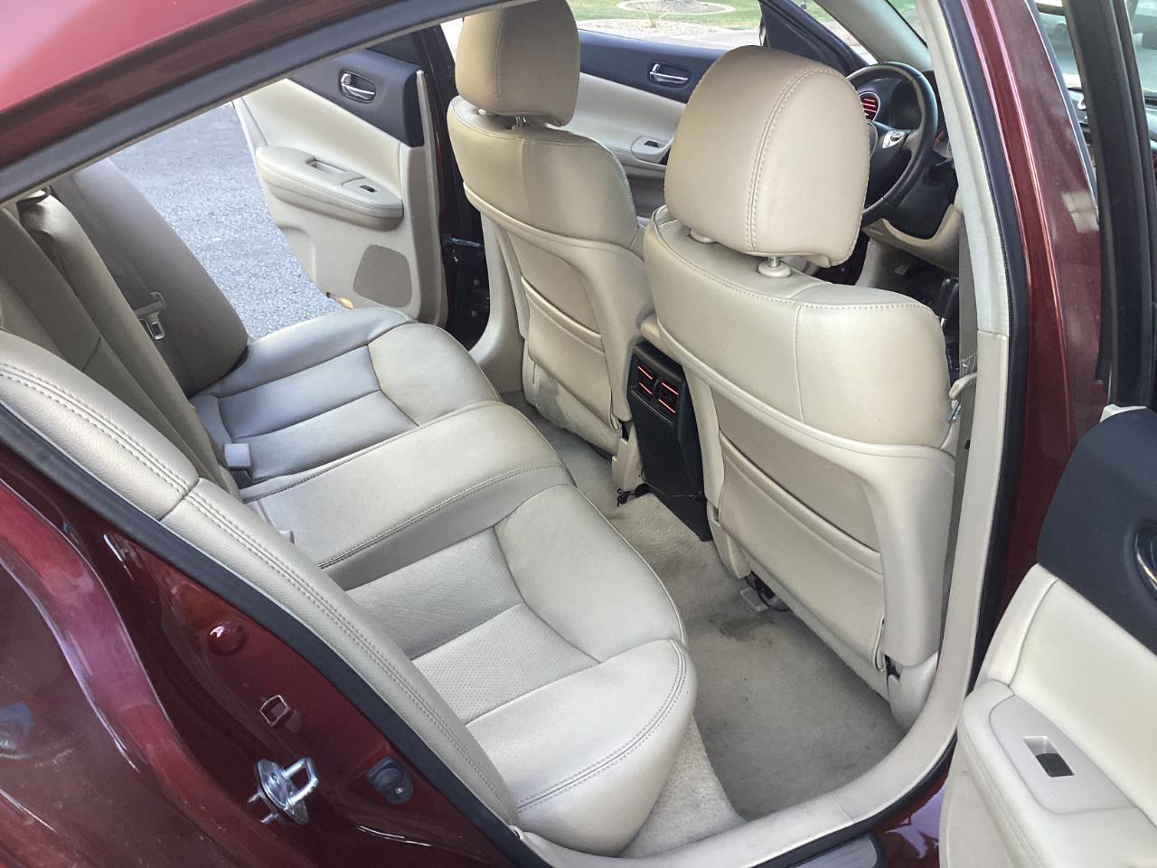 Nissan Maxima SV 2012