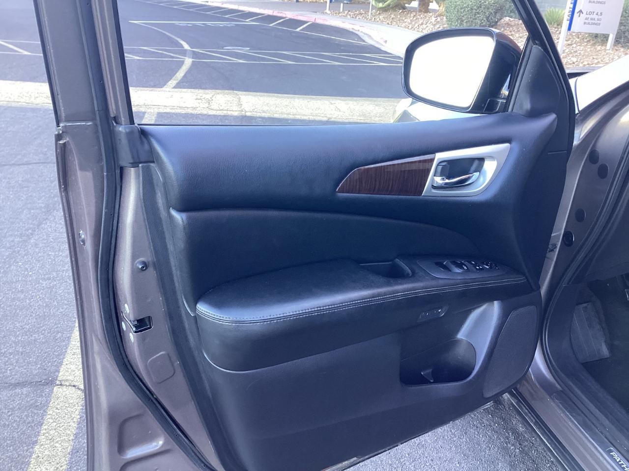 Nissan Pathfinder S 4WD 2014