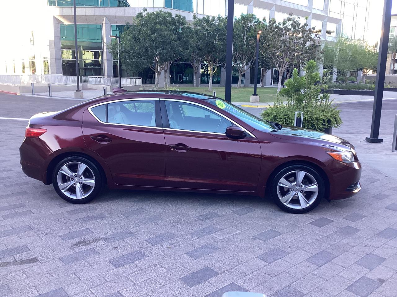 Acura ILX 5-Spd AT w/ Technology Package 2013