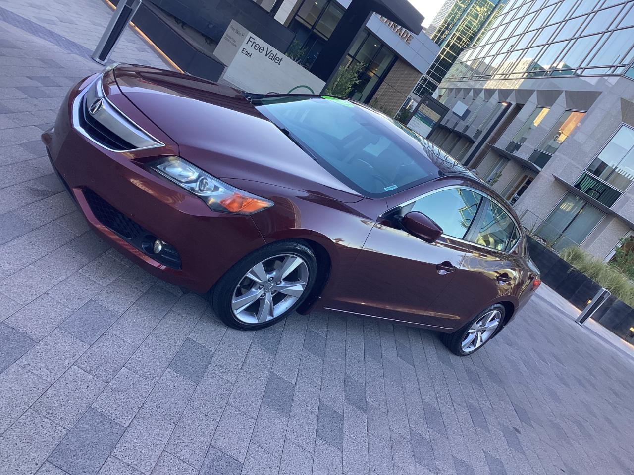 Acura ILX 5-Spd AT w/ Technology Package 2013