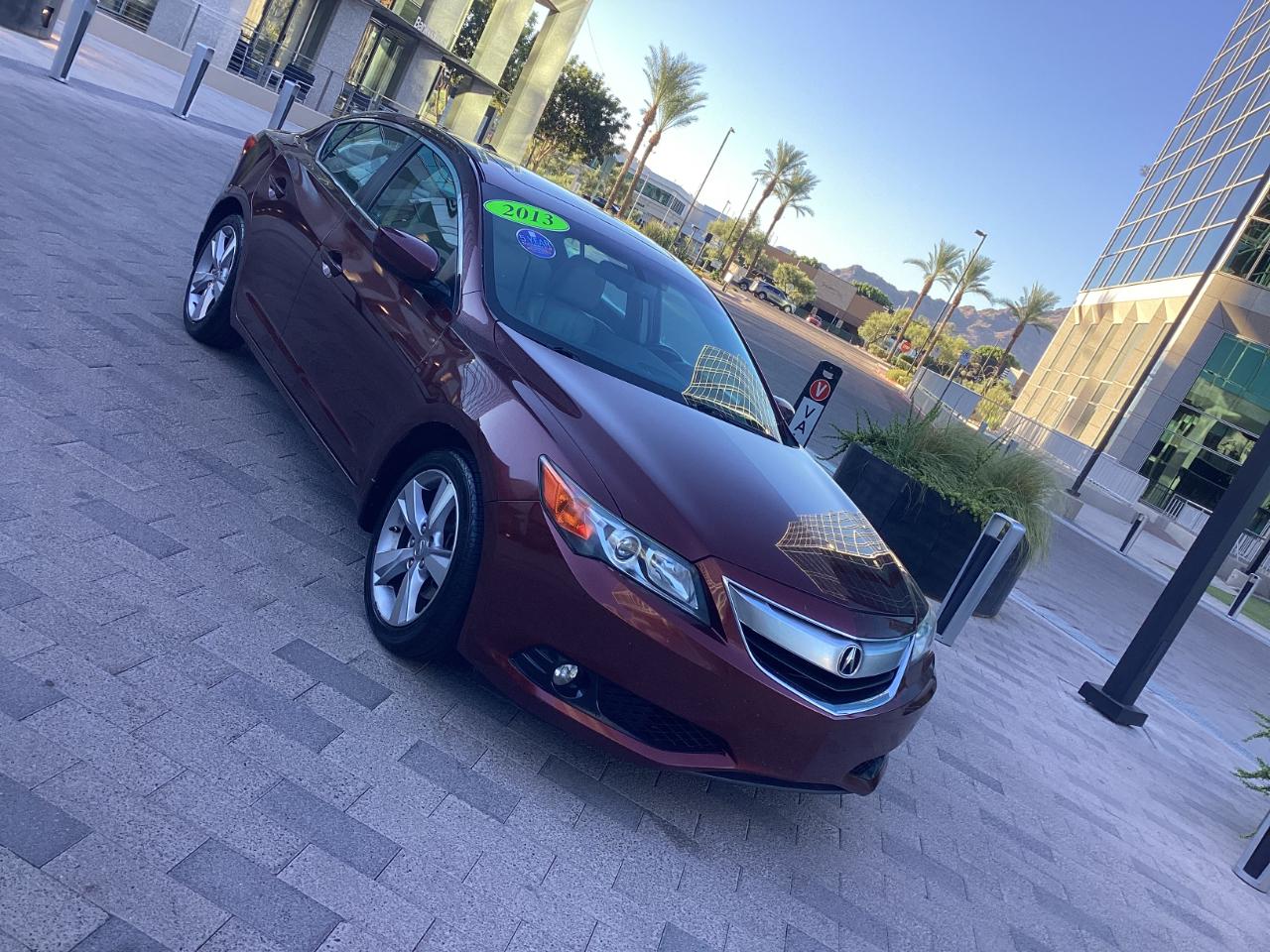 Acura ILX 5-Spd AT w/ Technology Package 2013