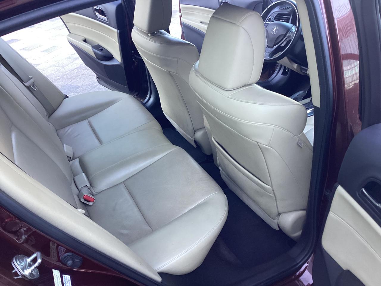 Acura ILX 5-Spd AT w/ Technology Package 2013