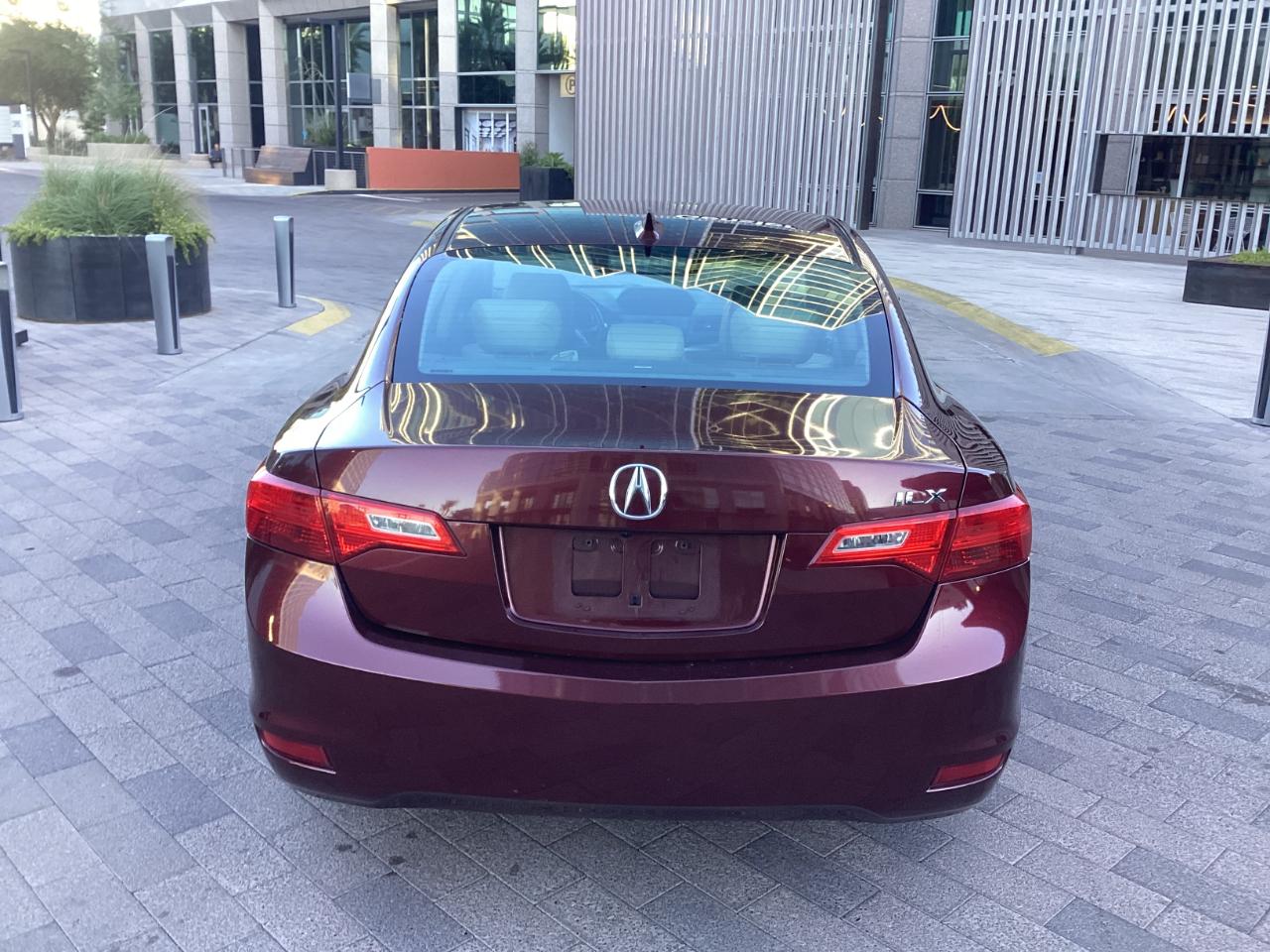 Acura ILX 5-Spd AT w/ Technology Package 2013