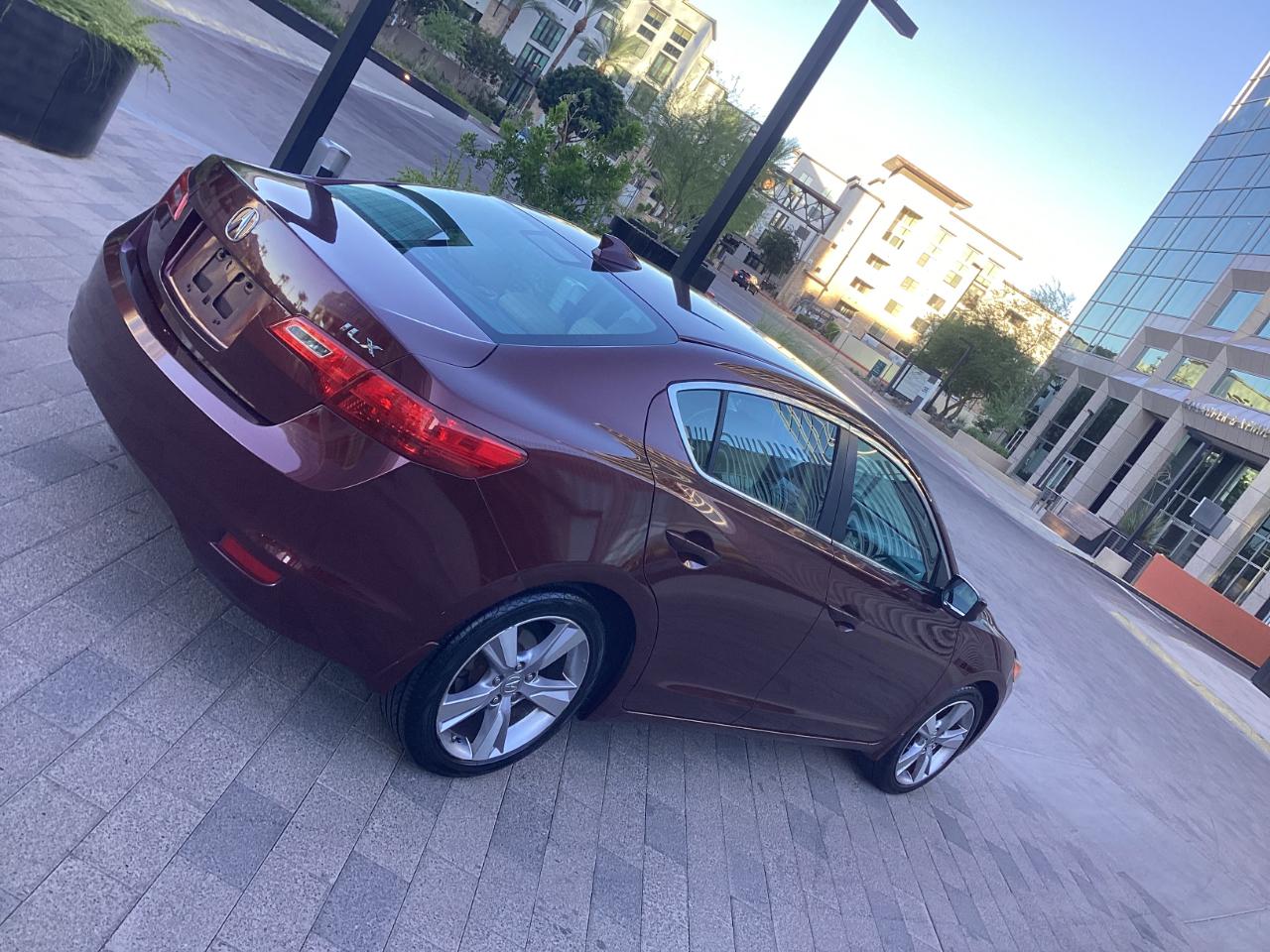 Acura ILX 5-Spd AT w/ Technology Package 2013