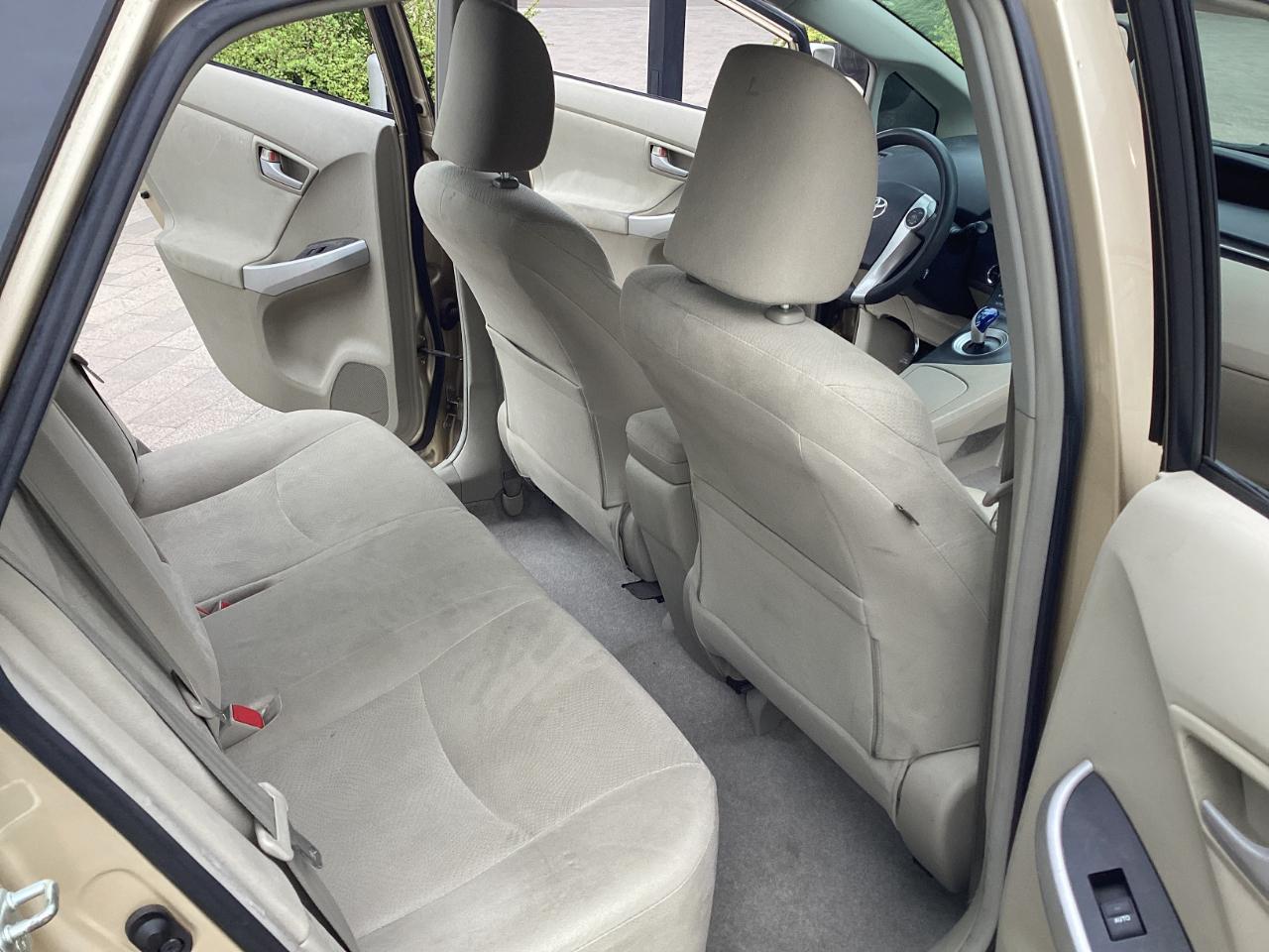 Toyota Prius Prius V 2010