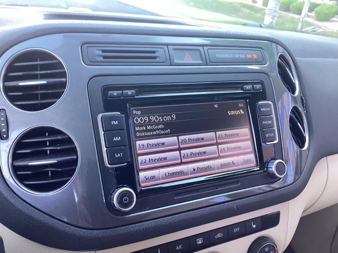 Volkswagen Tiguan SE 2015