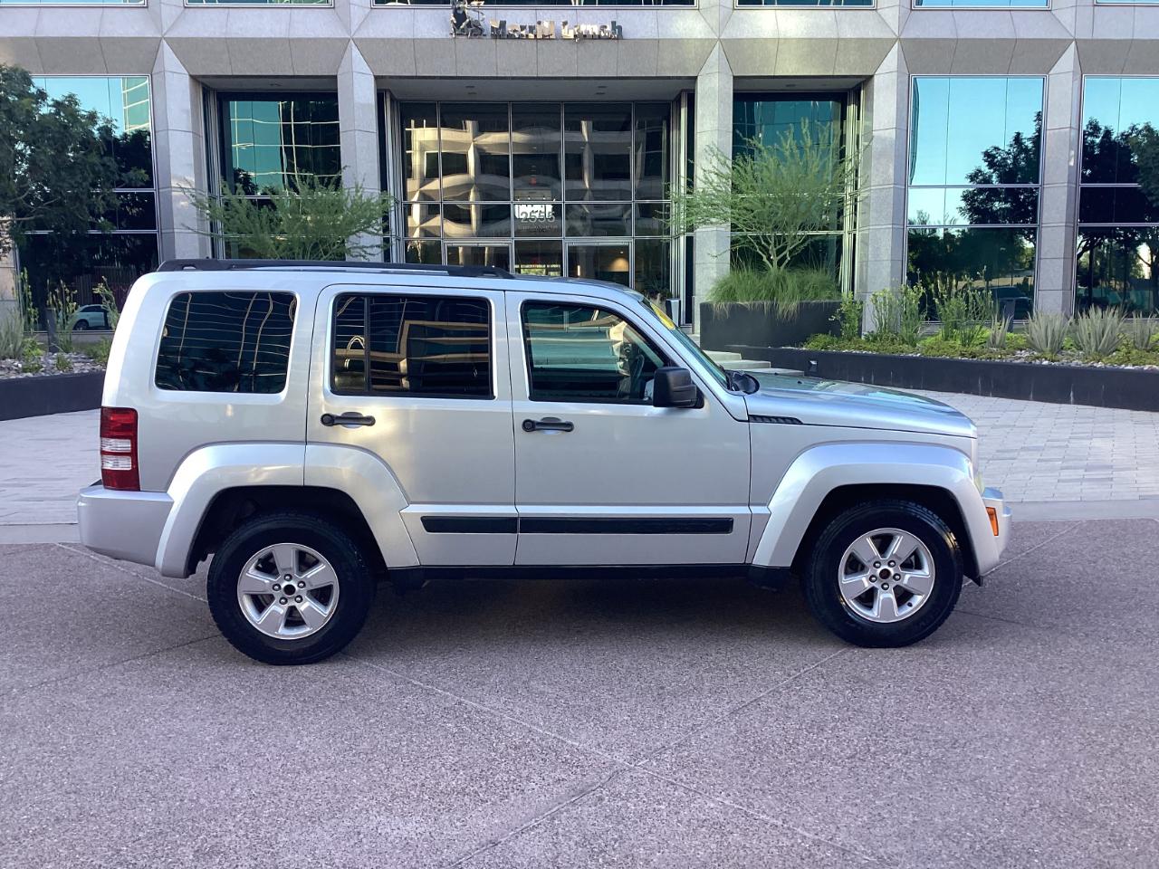 Jeep Liberty Sport 4WD 2011