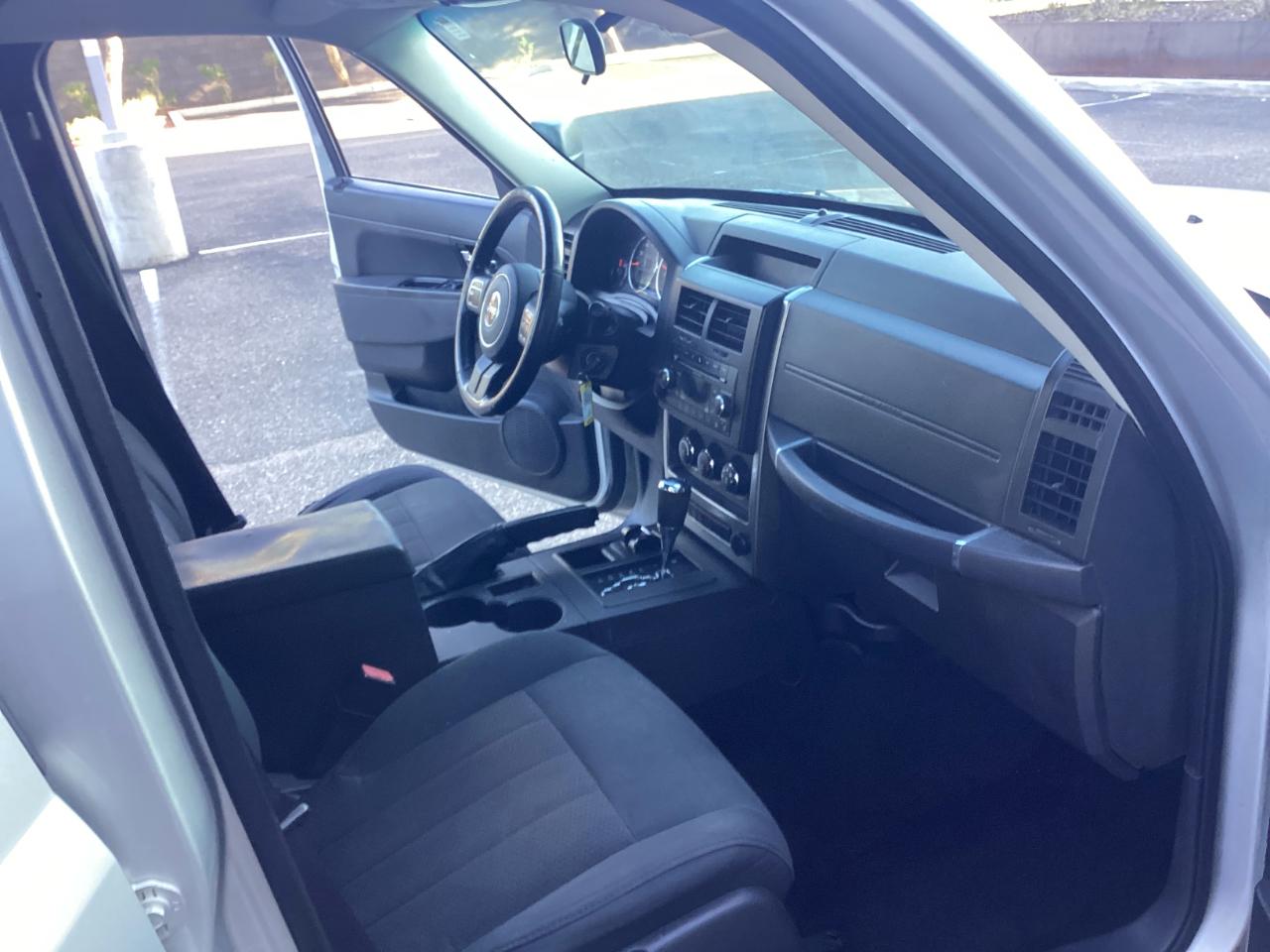 Jeep Liberty Sport 4WD 2011
