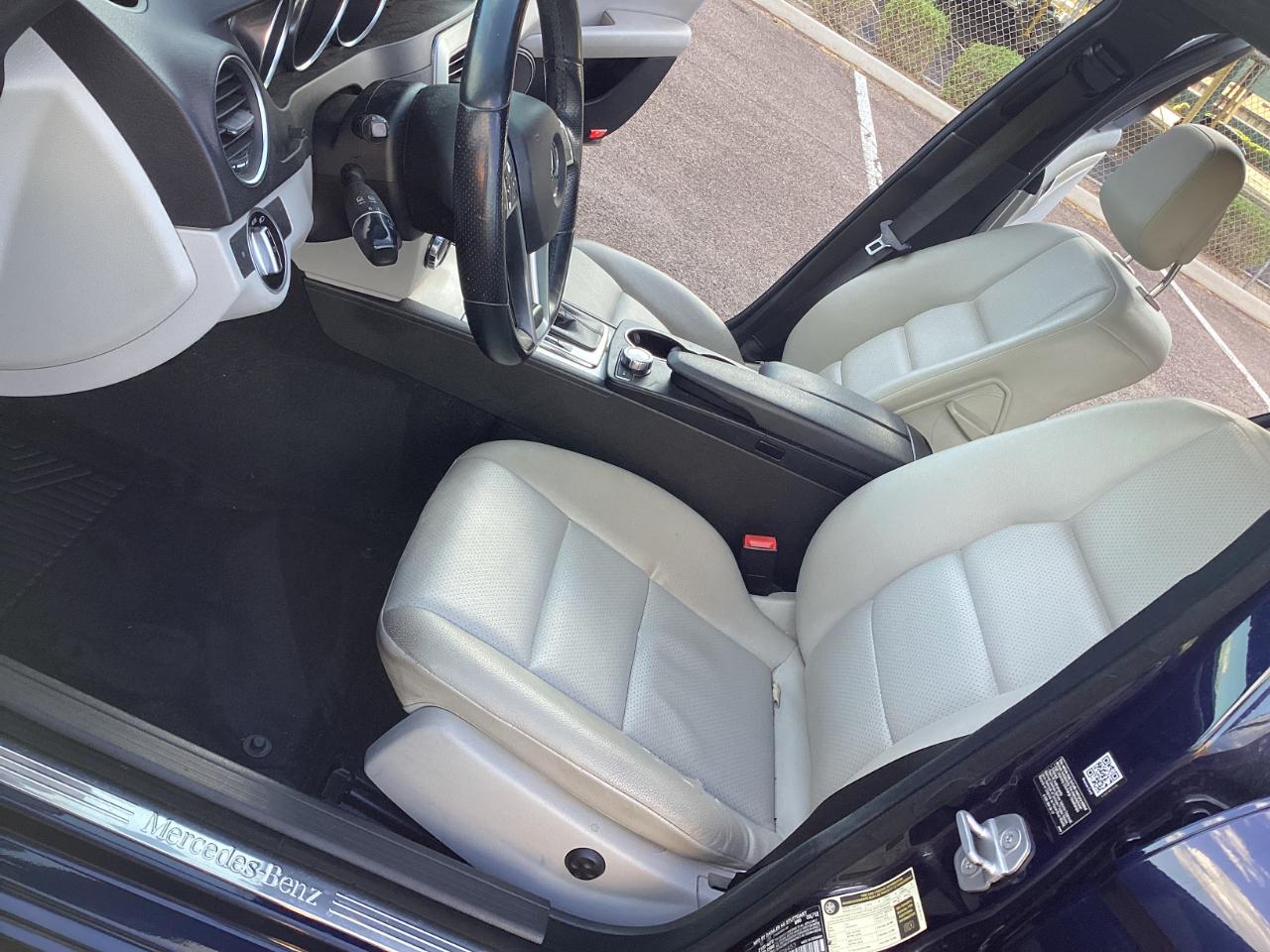 Mercedes-Benz C-Class C300 4MATIC Luxury Sedan 2012