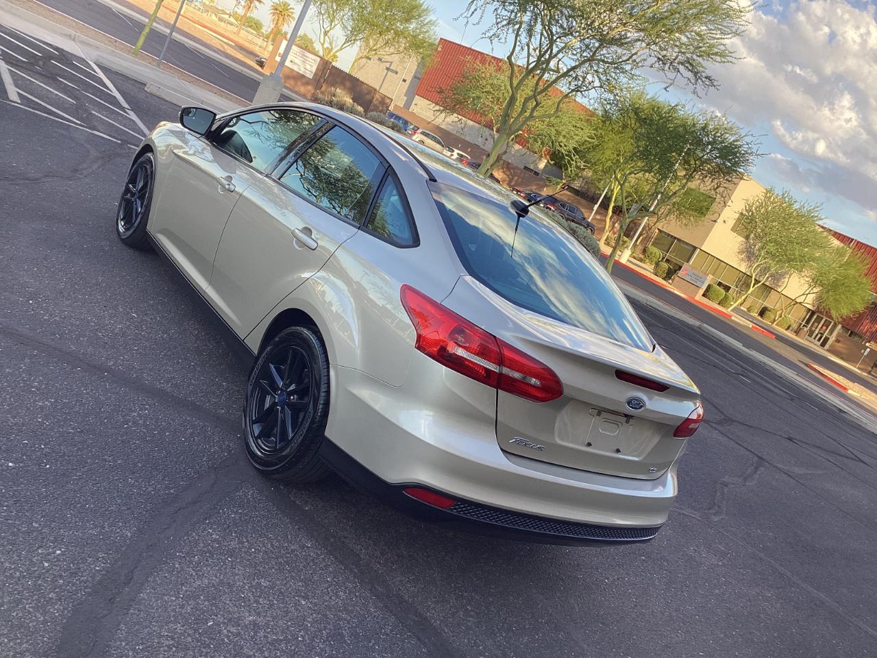 Ford Focus SE Sedan 2017
