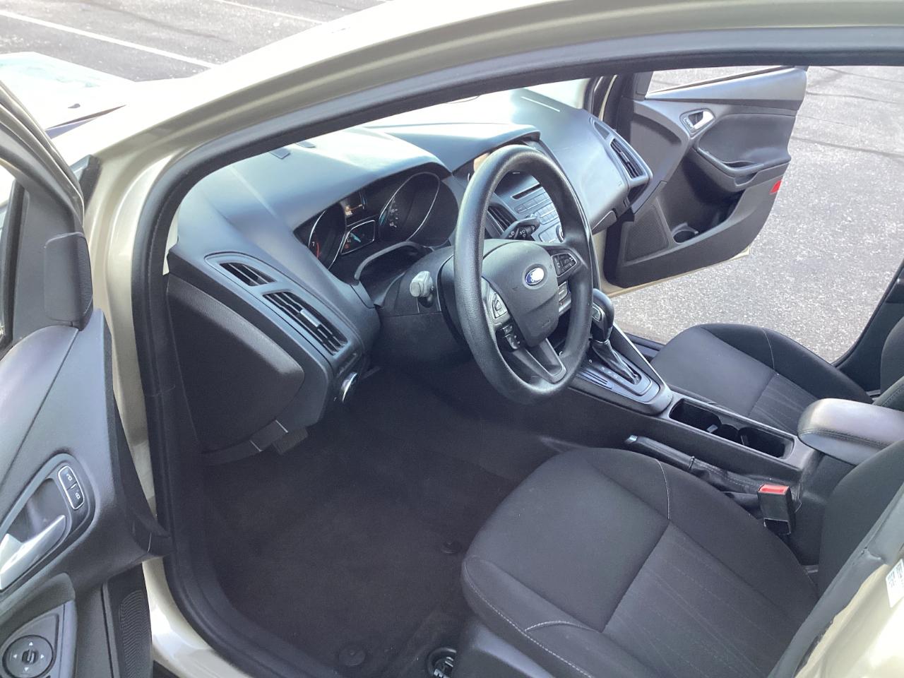Ford Focus SE Sedan 2017