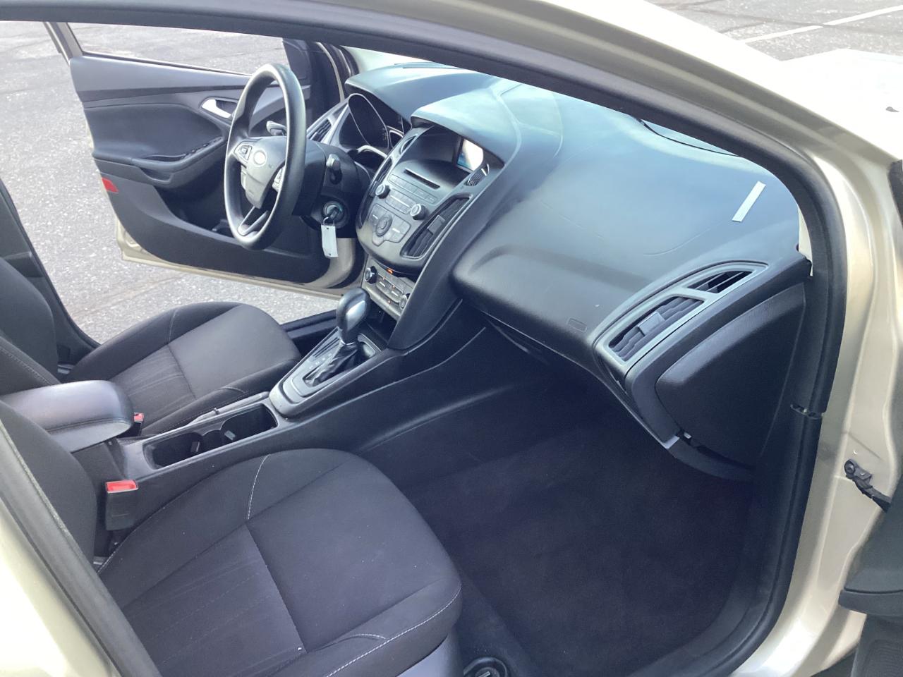 Ford Focus SE Sedan 2017