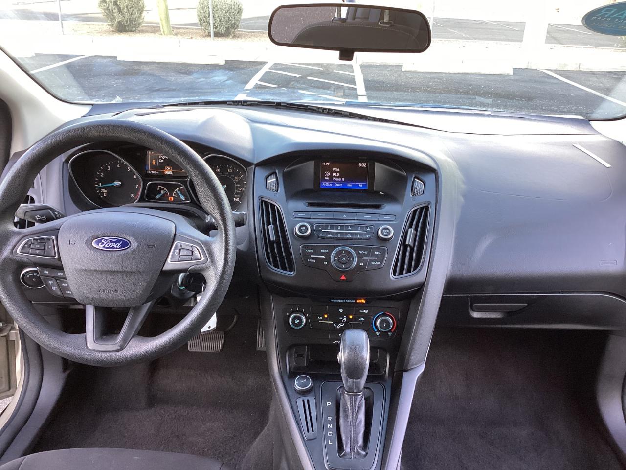 Ford Focus SE Sedan 2017