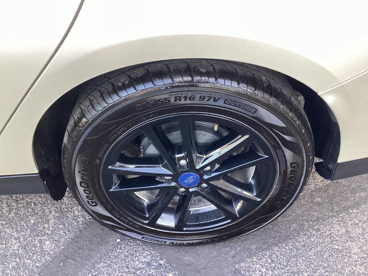 Ford Focus SE Sedan 2017