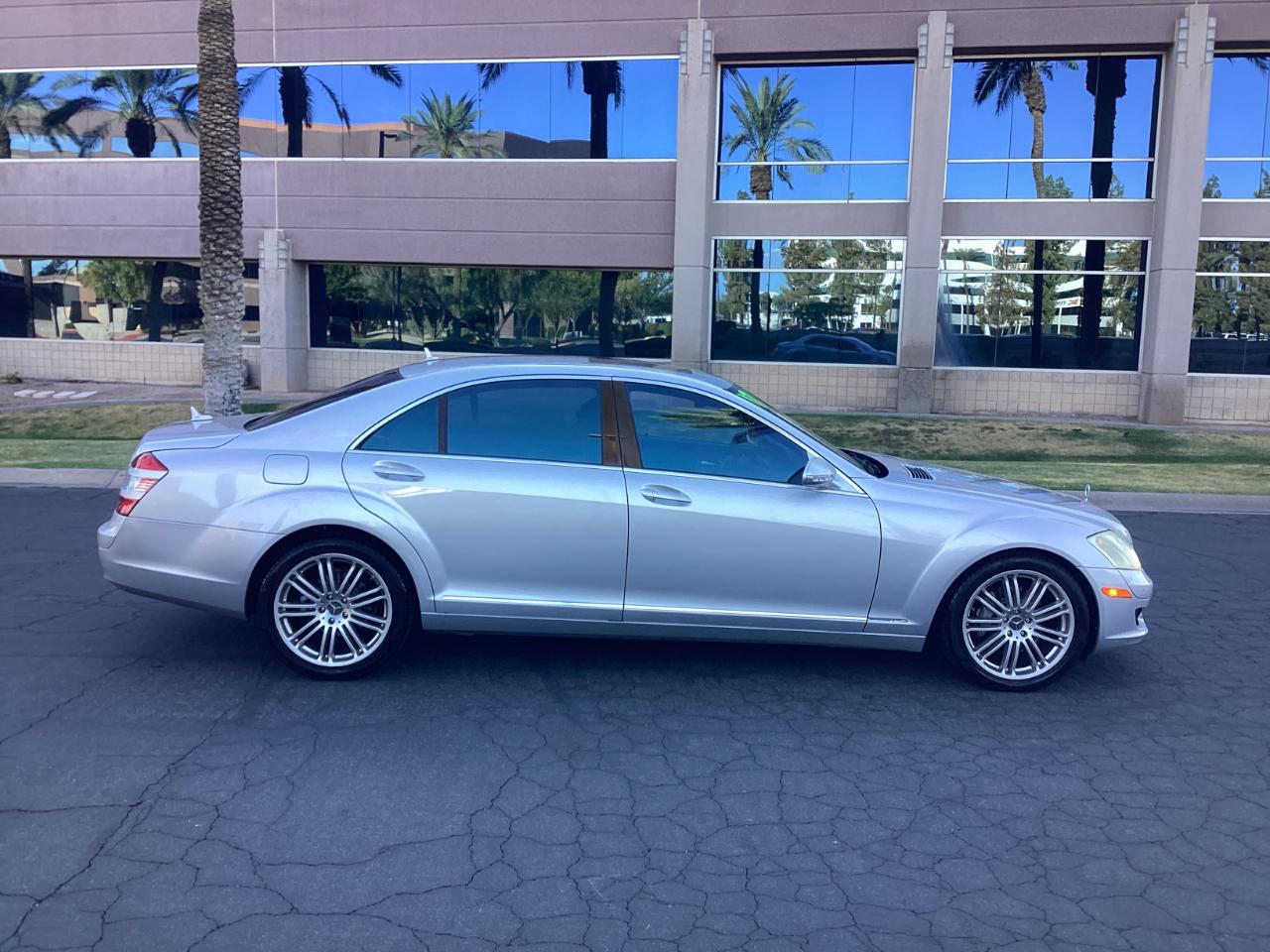 Mercedes-Benz S-Class S550 2007