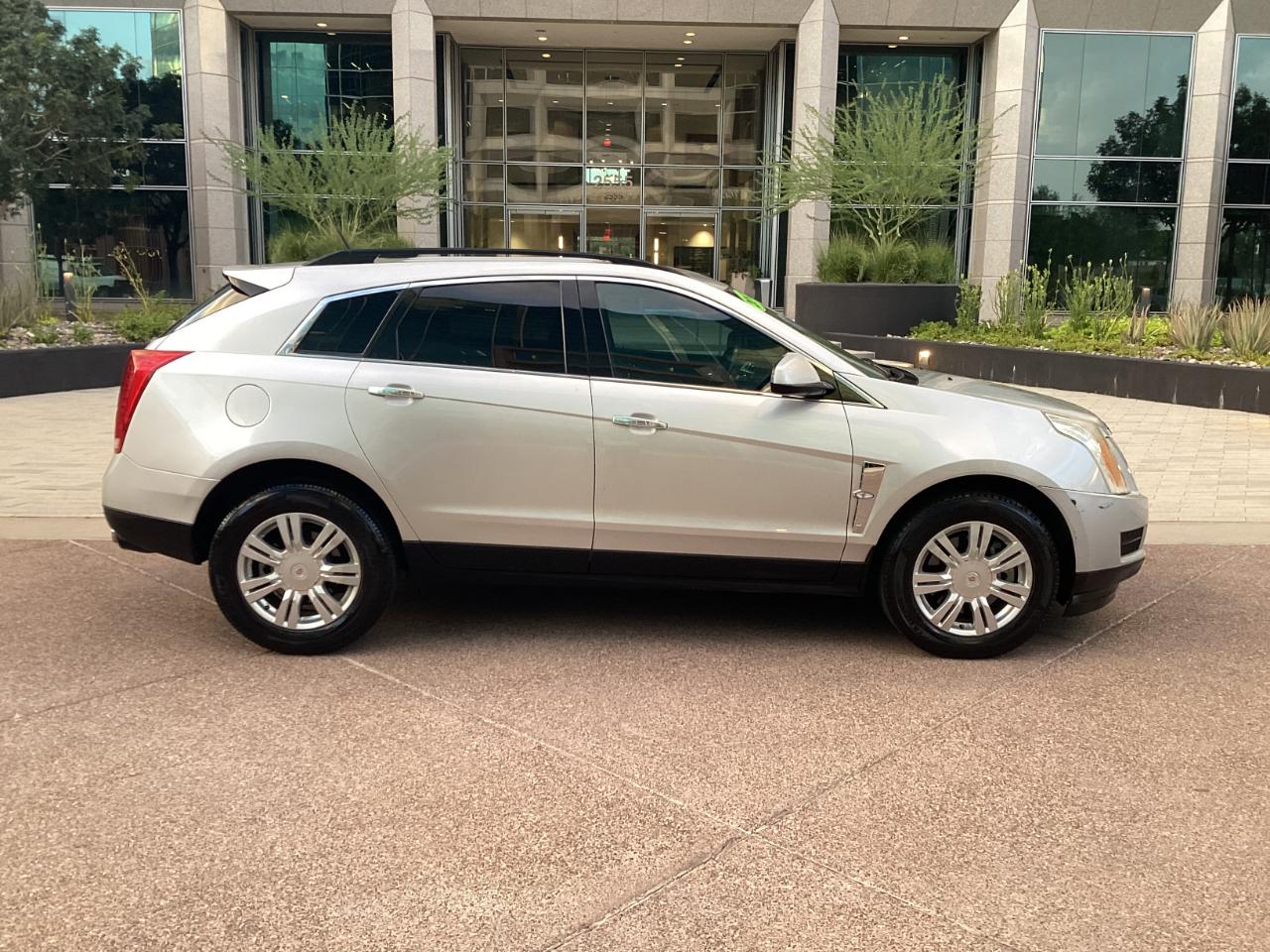 Cadillac SRX Base 2012