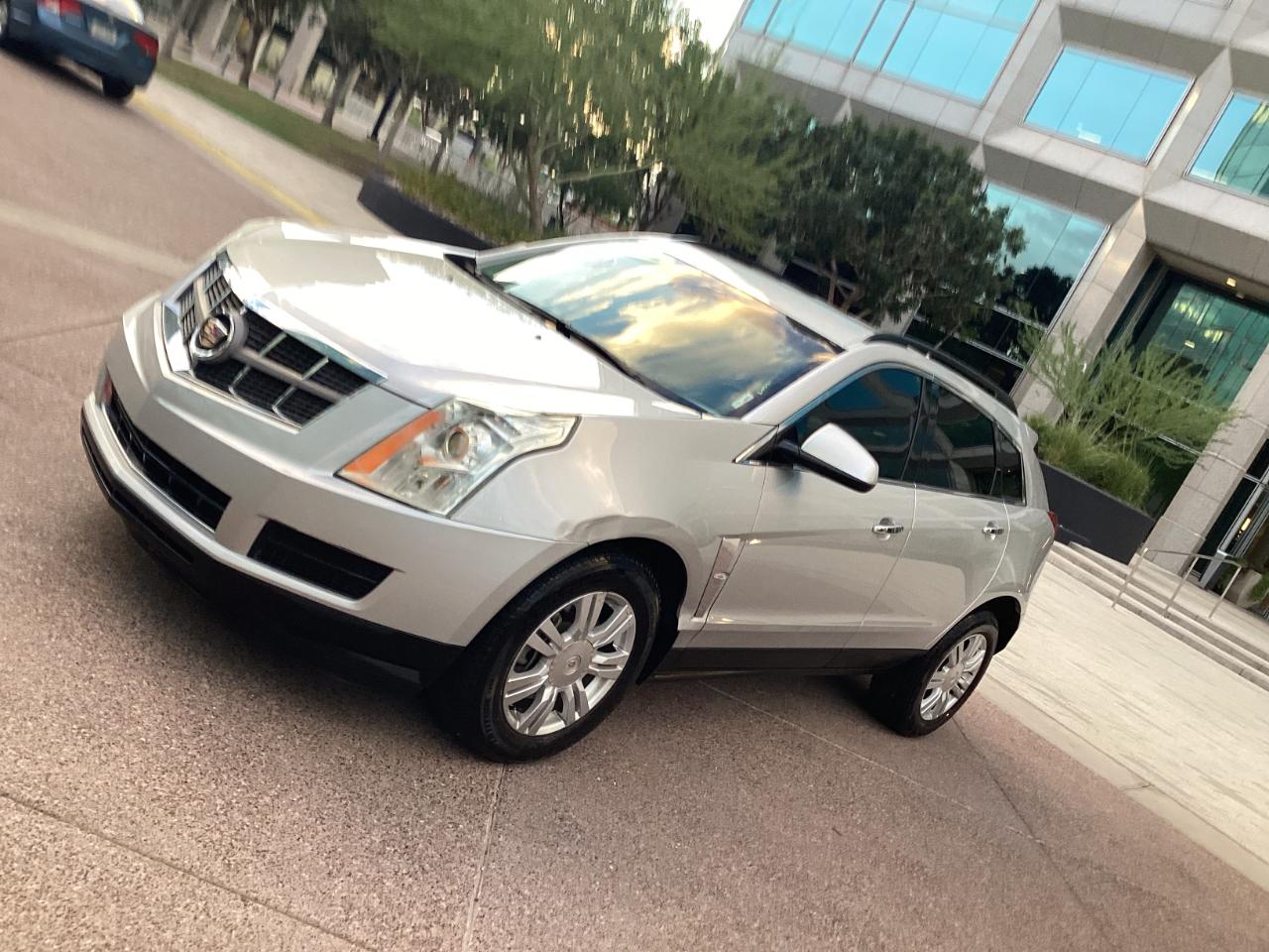 Cadillac SRX Base 2012