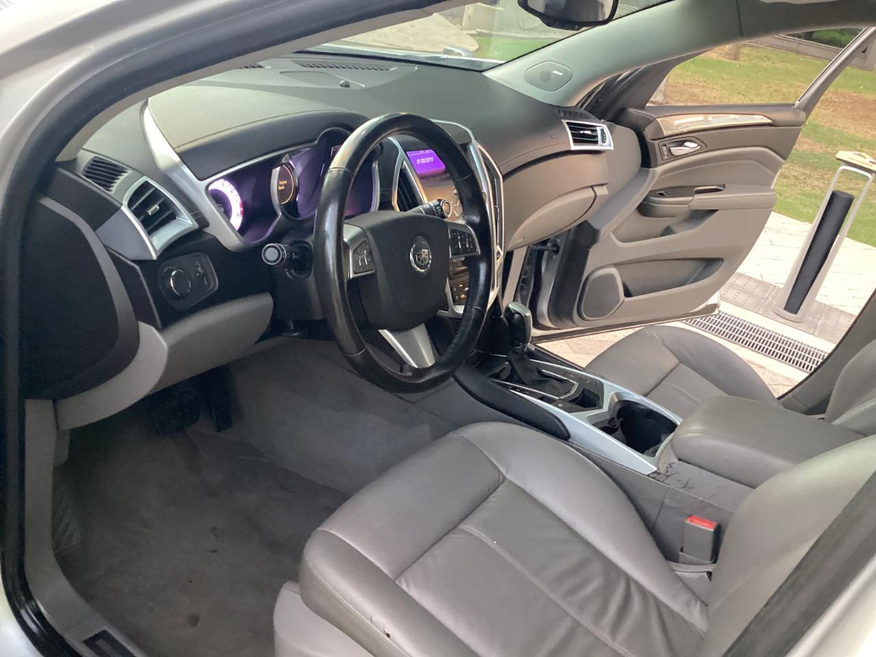 Cadillac SRX Base 2012