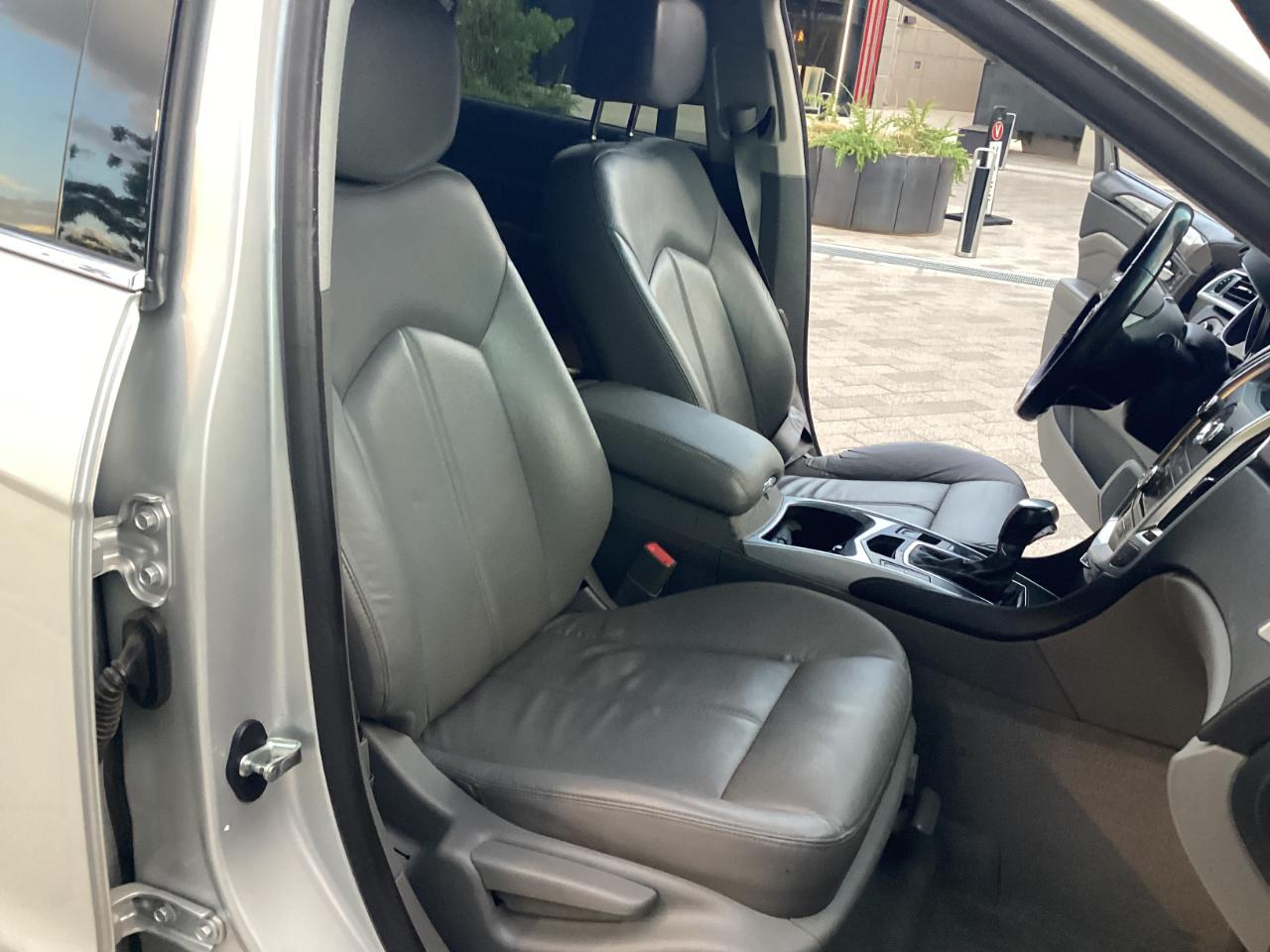 Cadillac SRX Base 2012
