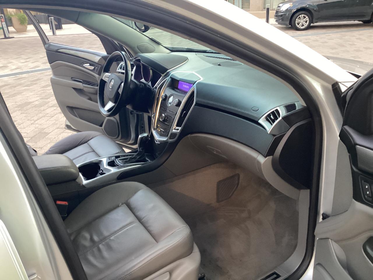 Cadillac SRX Base 2012