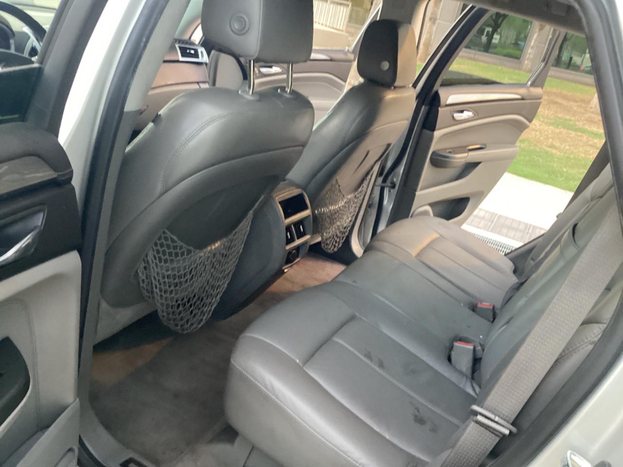 Cadillac SRX Base 2012