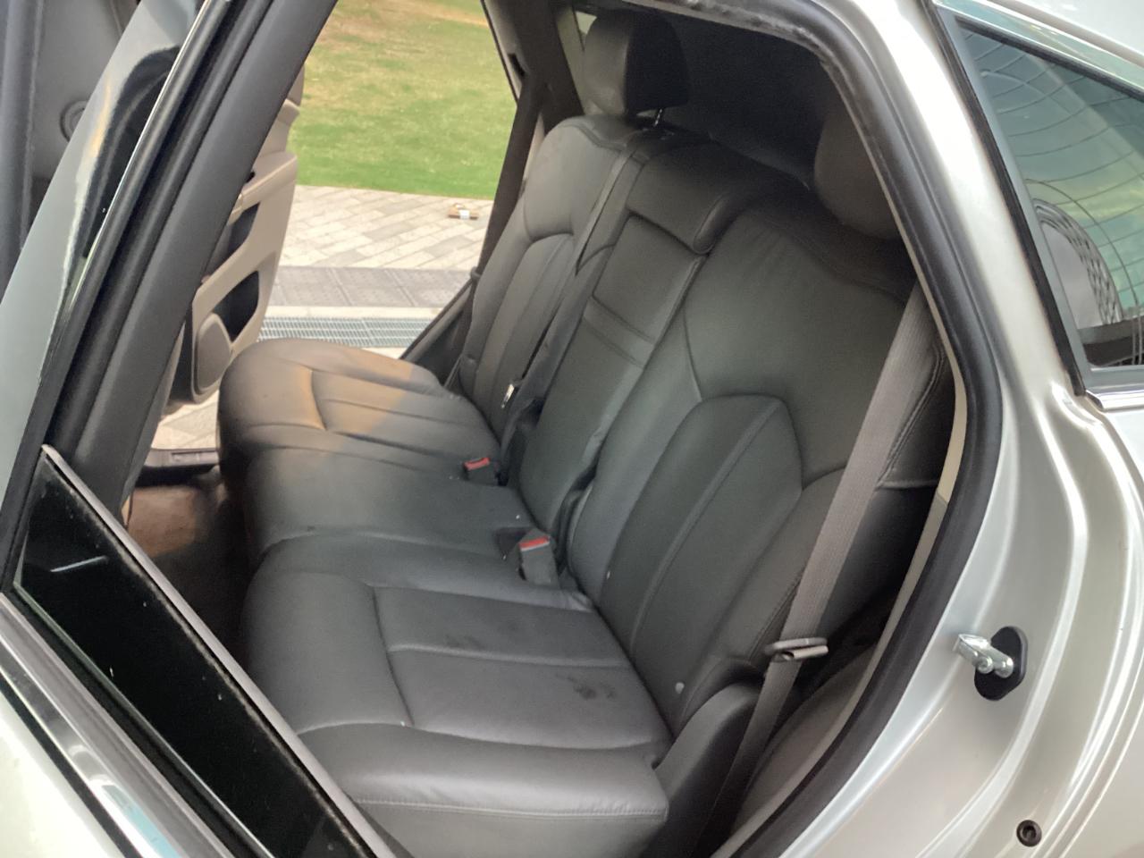Cadillac SRX Base 2012