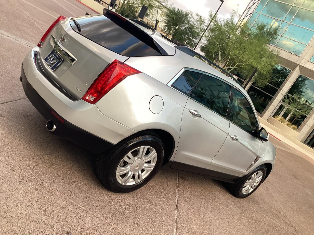 Cadillac SRX Base 2012