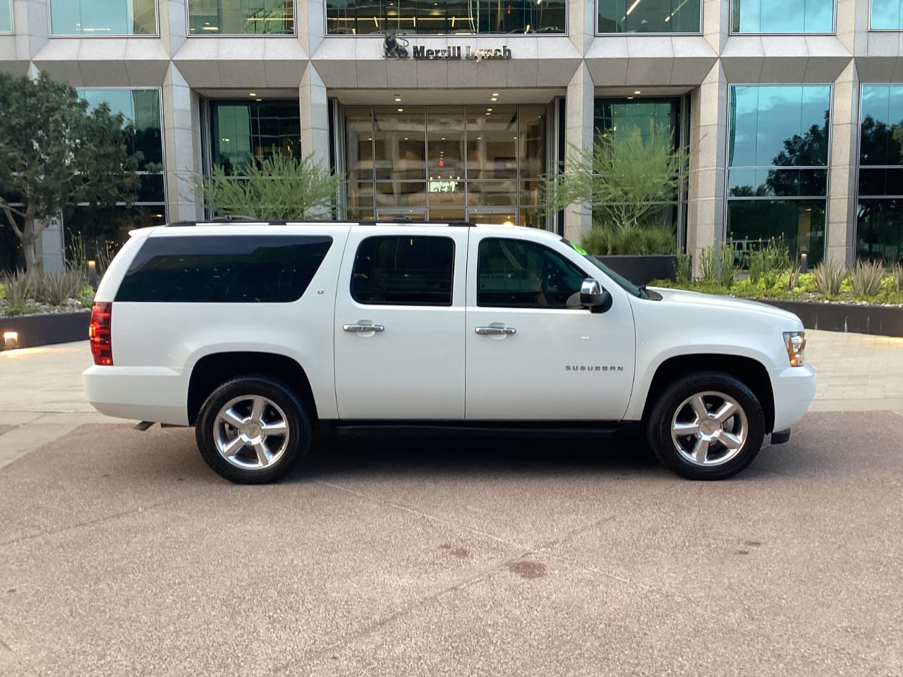 Chevrolet Suburban LT 1500 4WD 2012