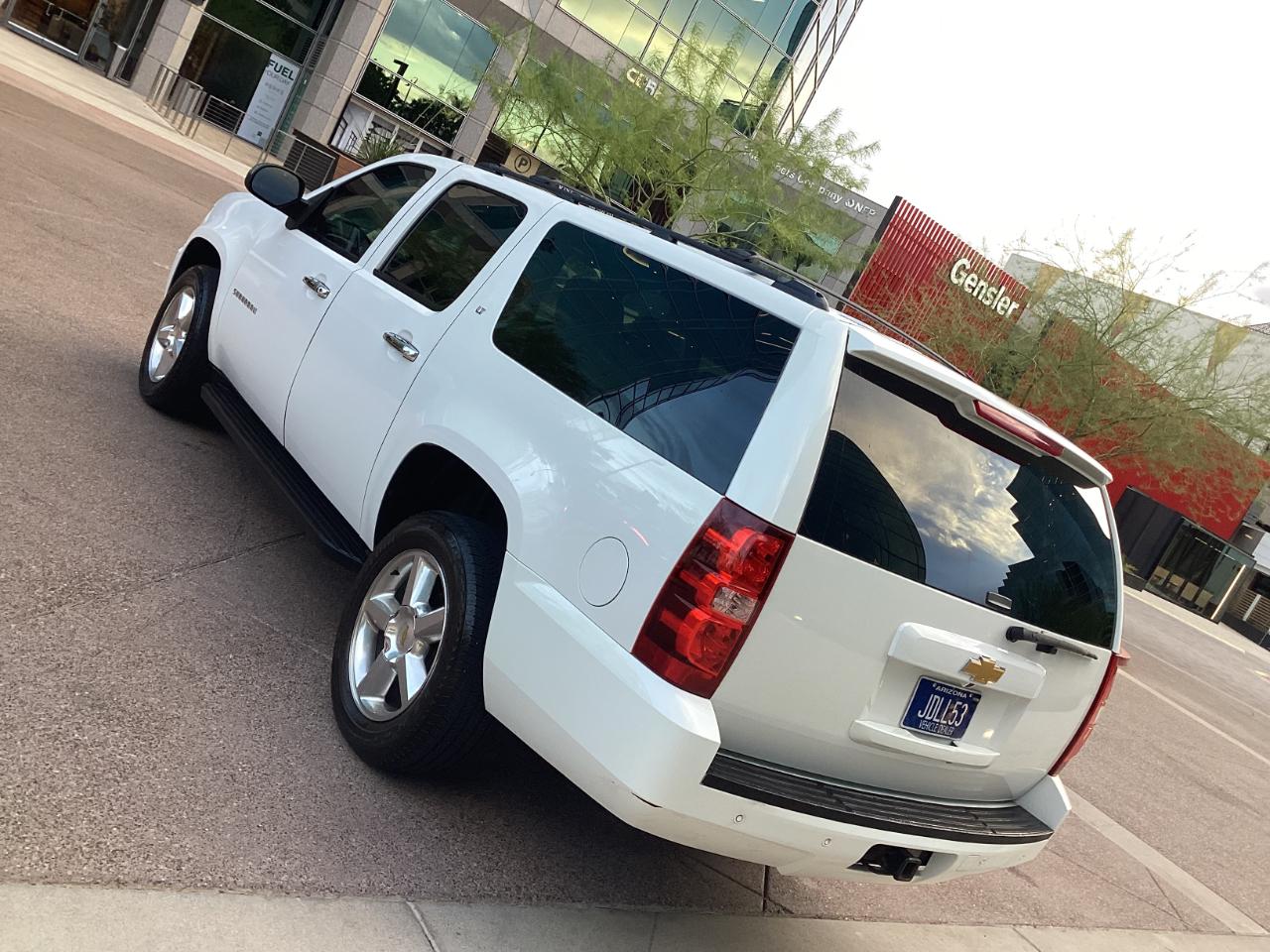 Chevrolet Suburban LT 1500 4WD 2012