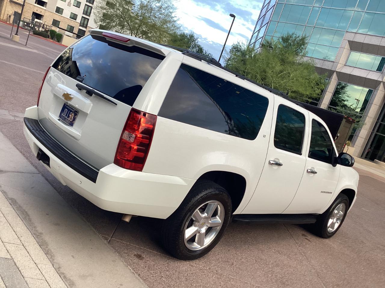 Chevrolet Suburban LT 1500 4WD 2012
