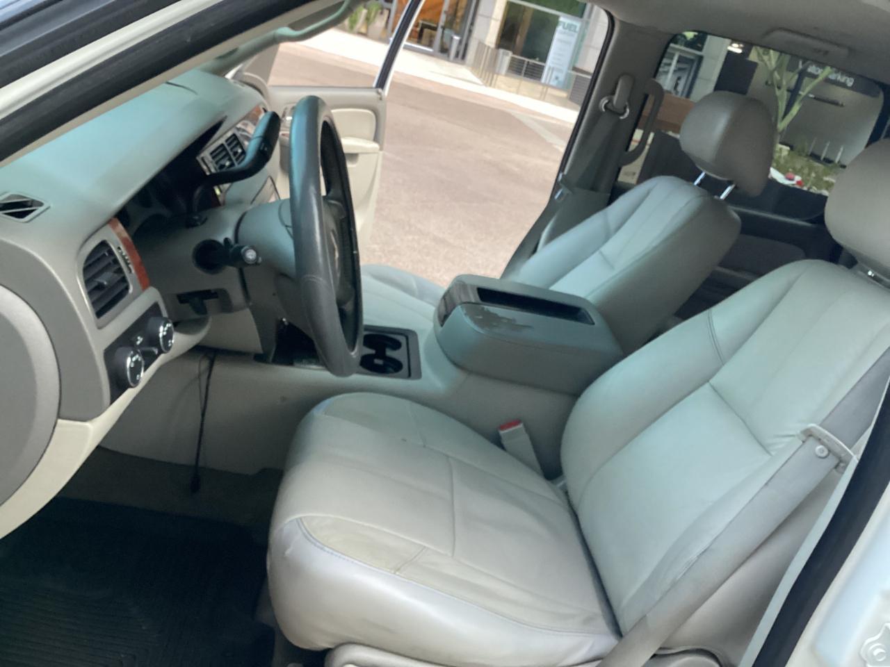 Chevrolet Suburban LT 1500 4WD 2012