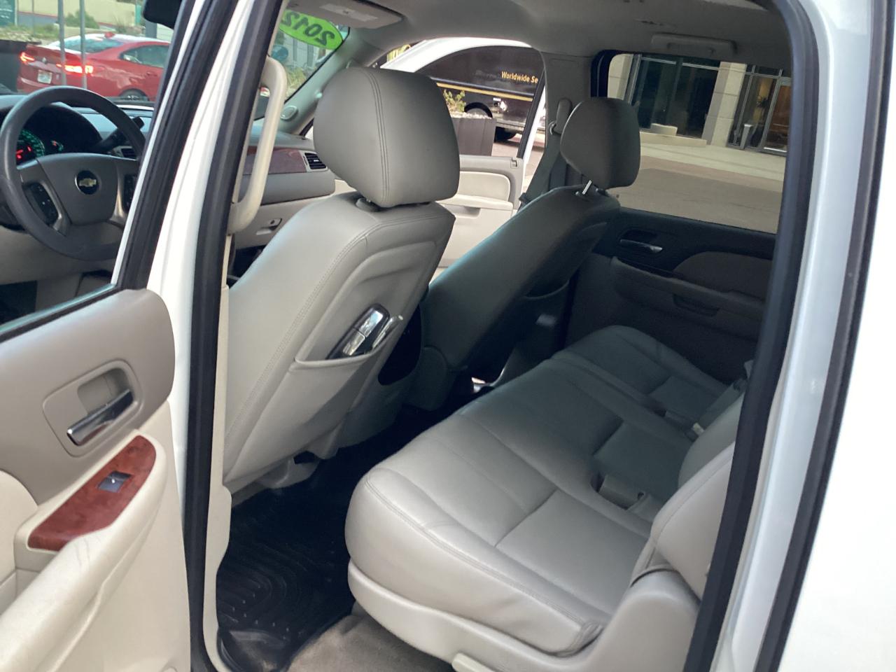 Chevrolet Suburban LT 1500 4WD 2012