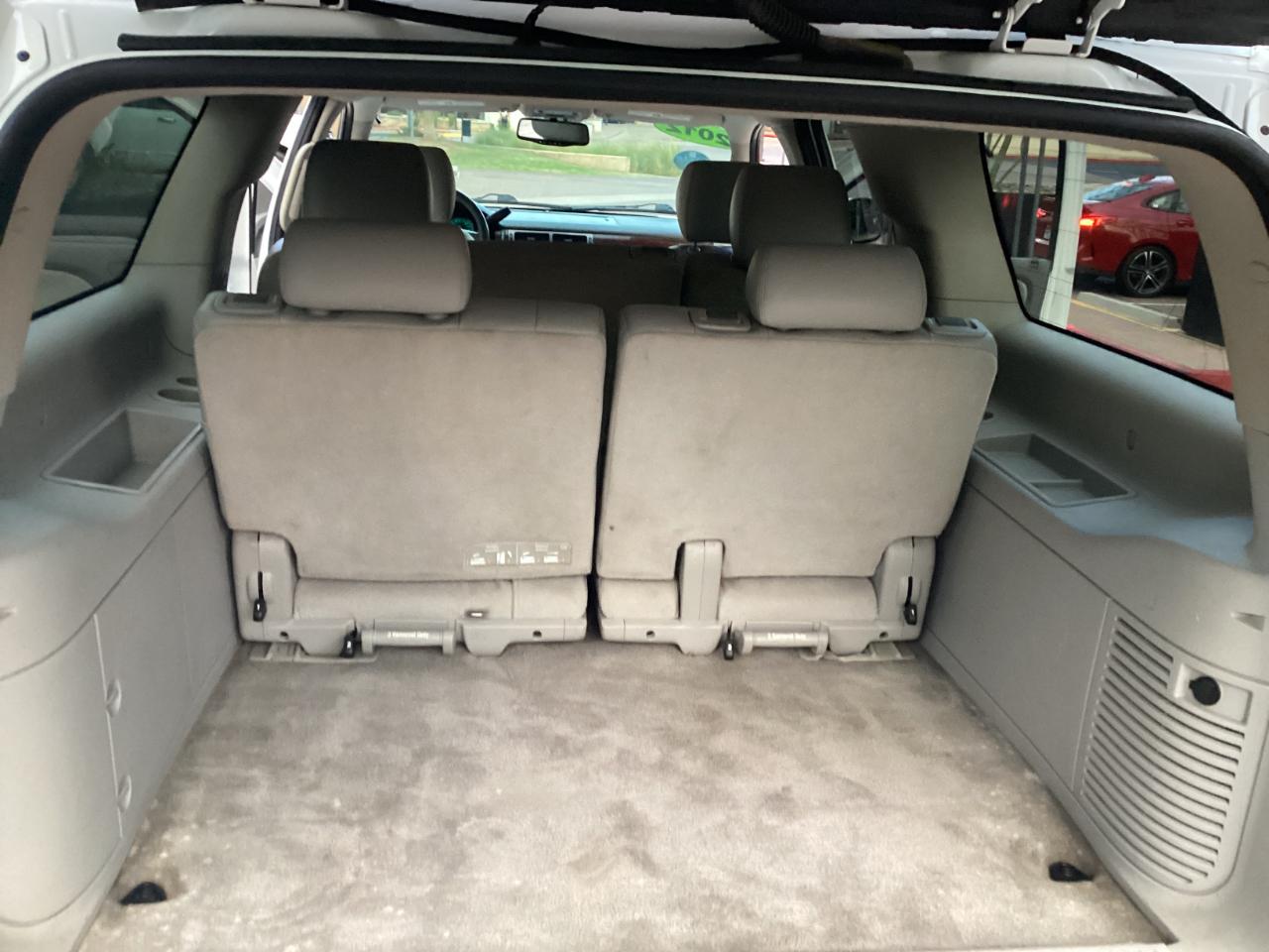 Chevrolet Suburban LT 1500 4WD 2012