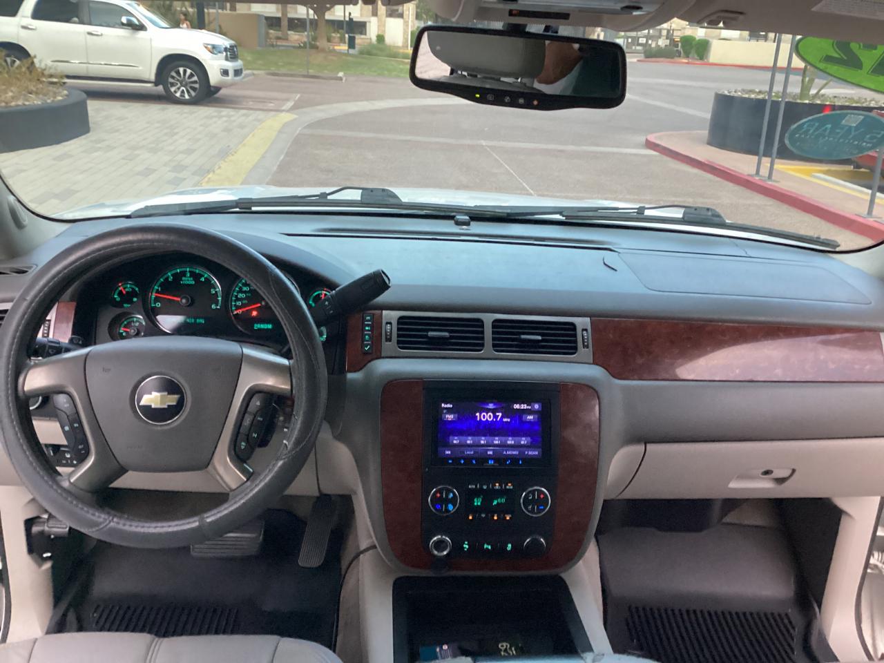 Chevrolet Suburban LT 1500 4WD 2012