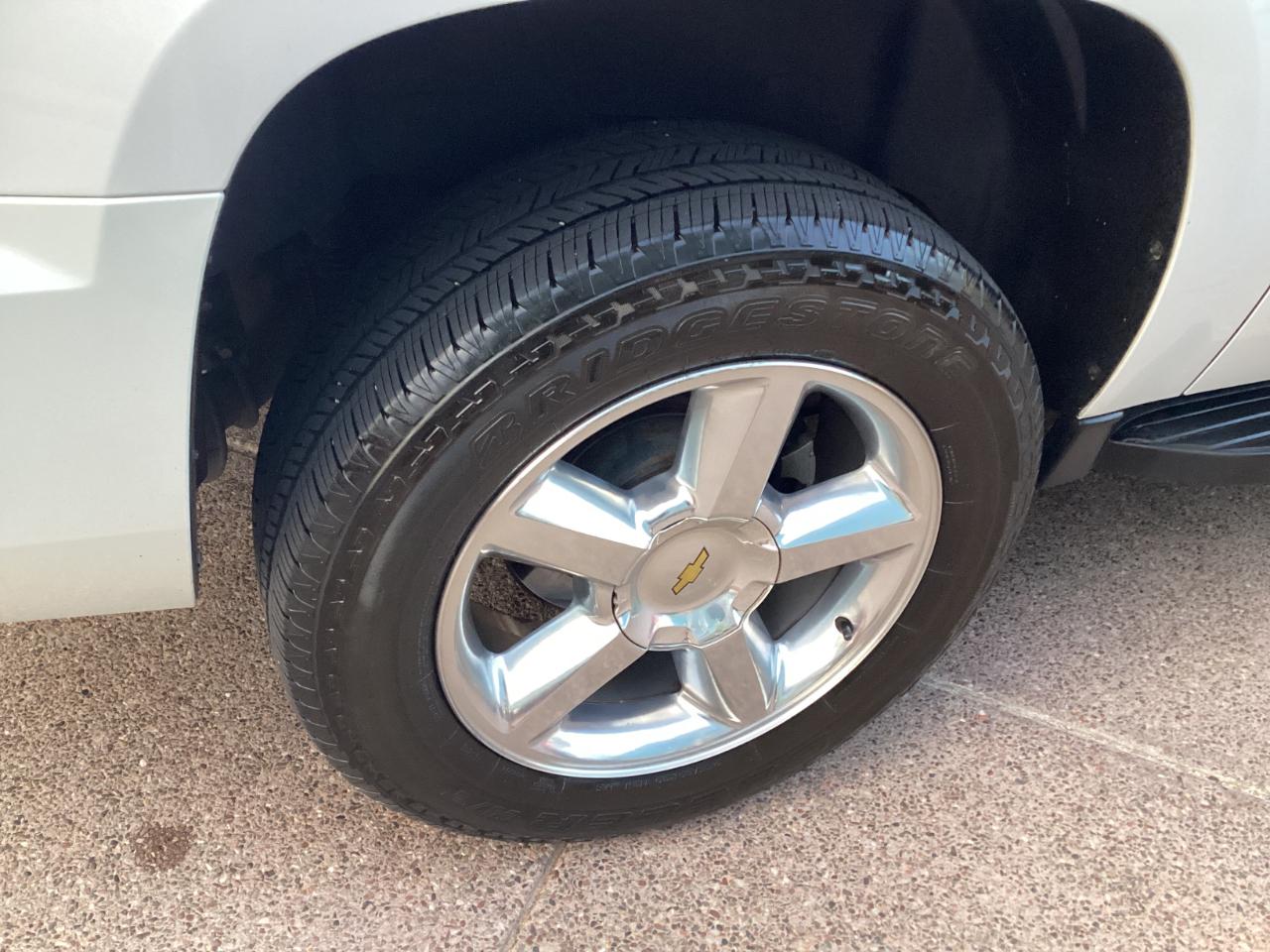 Chevrolet Suburban LT 1500 4WD 2012
