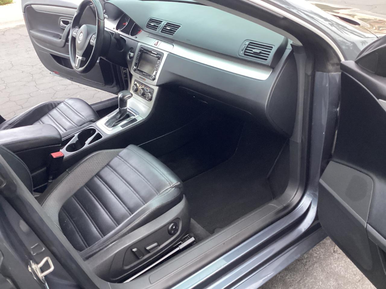 Volkswagen CC Sport PZEV 2011
