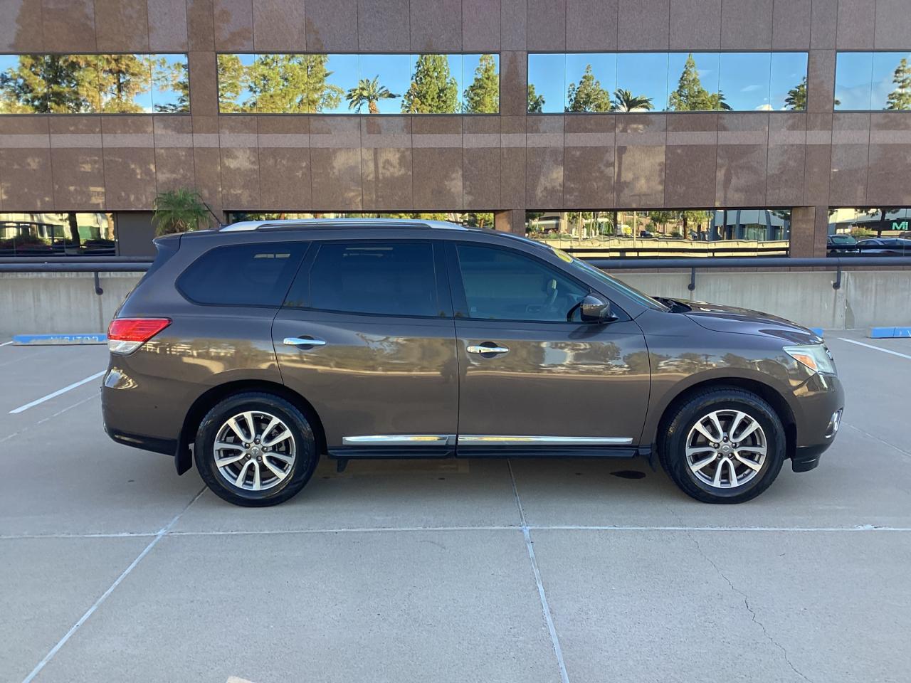 Nissan Pathfinder SV 2WD 2015