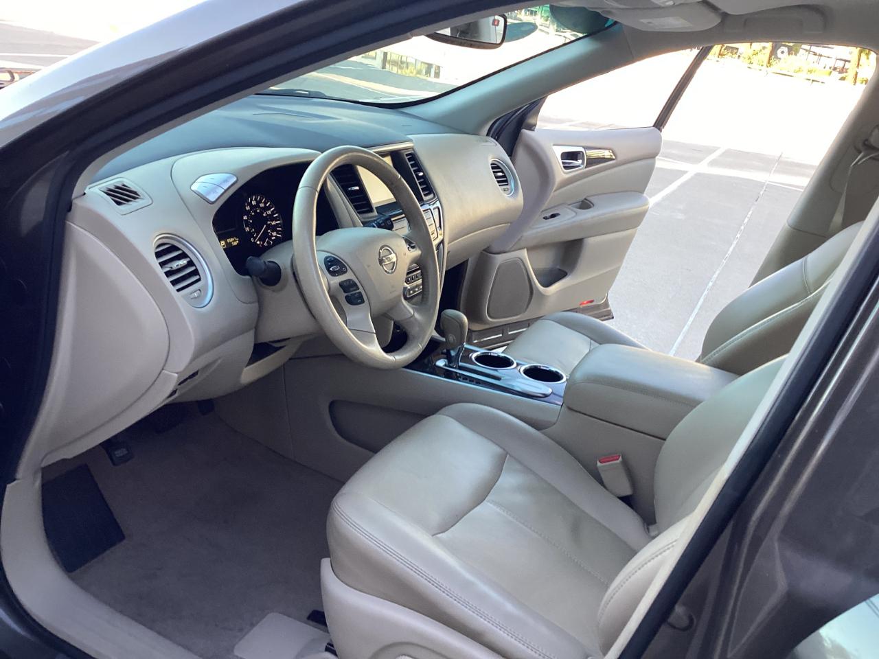 Nissan Pathfinder SV 2WD 2015