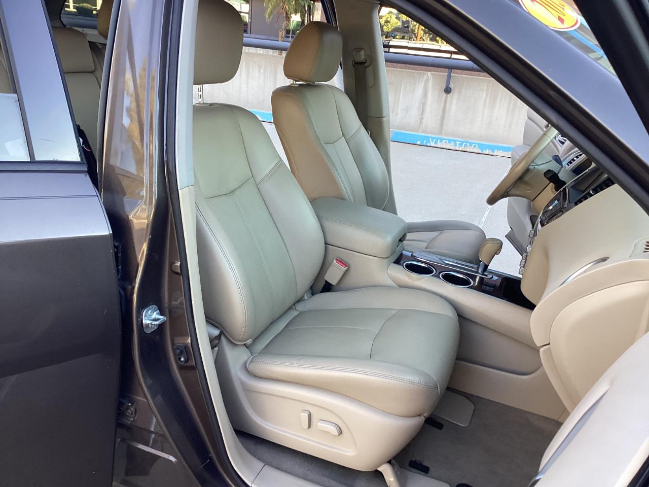 Nissan Pathfinder SV 2WD 2015